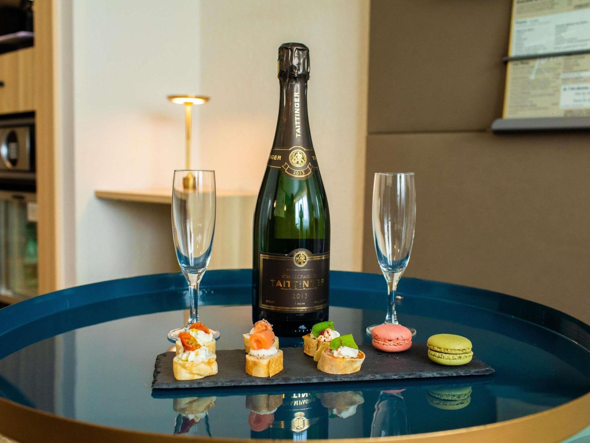 Suite Junior avec 1 Lit Double et Canapé