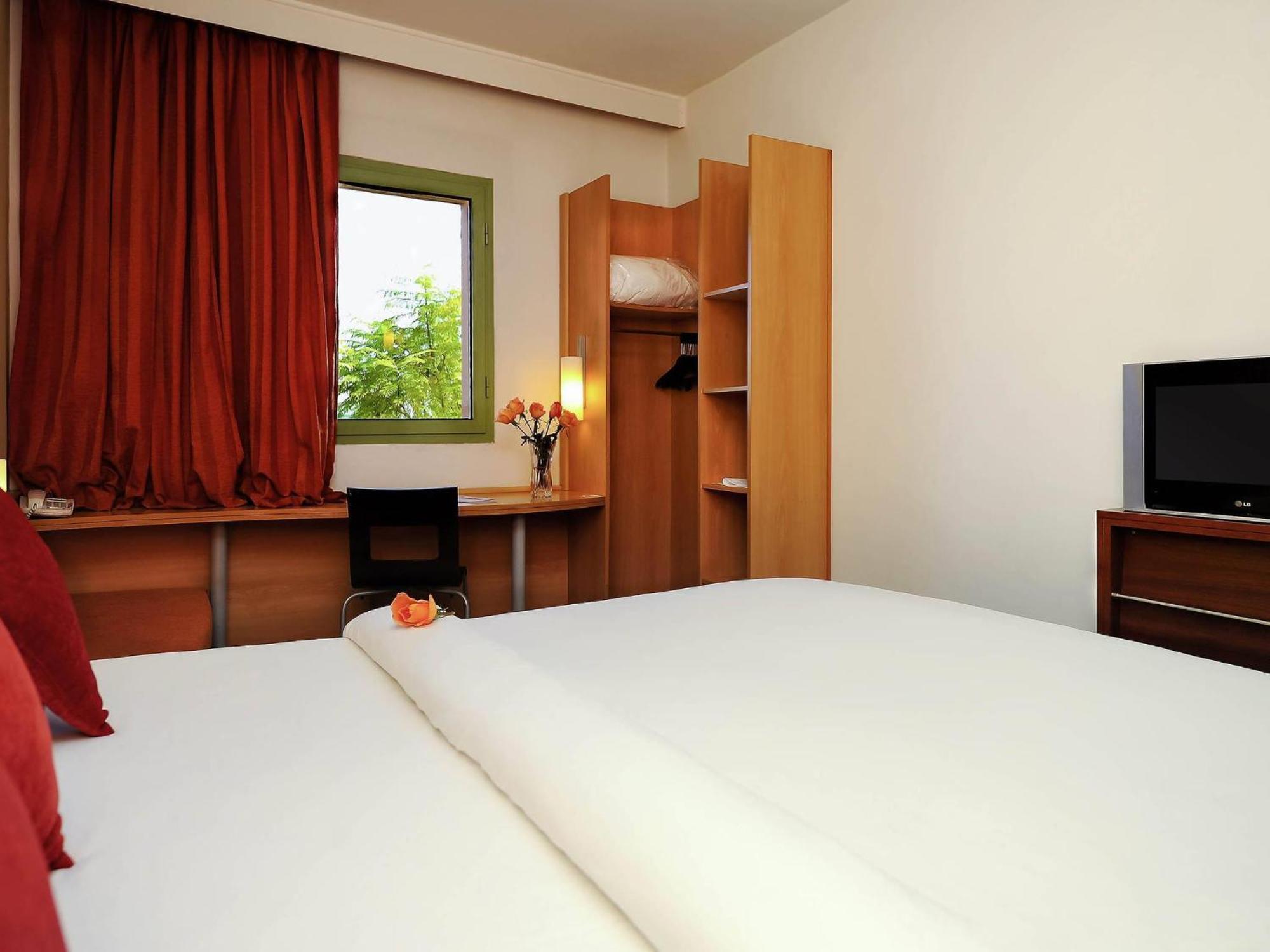 Standard Double Room,352882321:JPEG