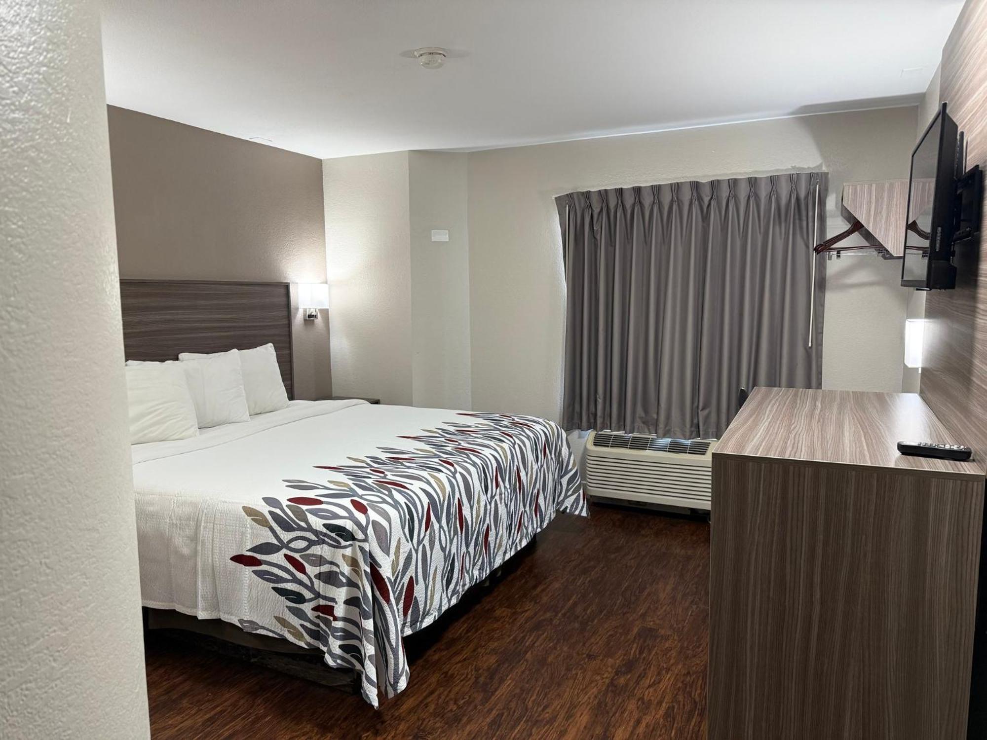 Deluxe Room with One Queen Bed Non-Smoking