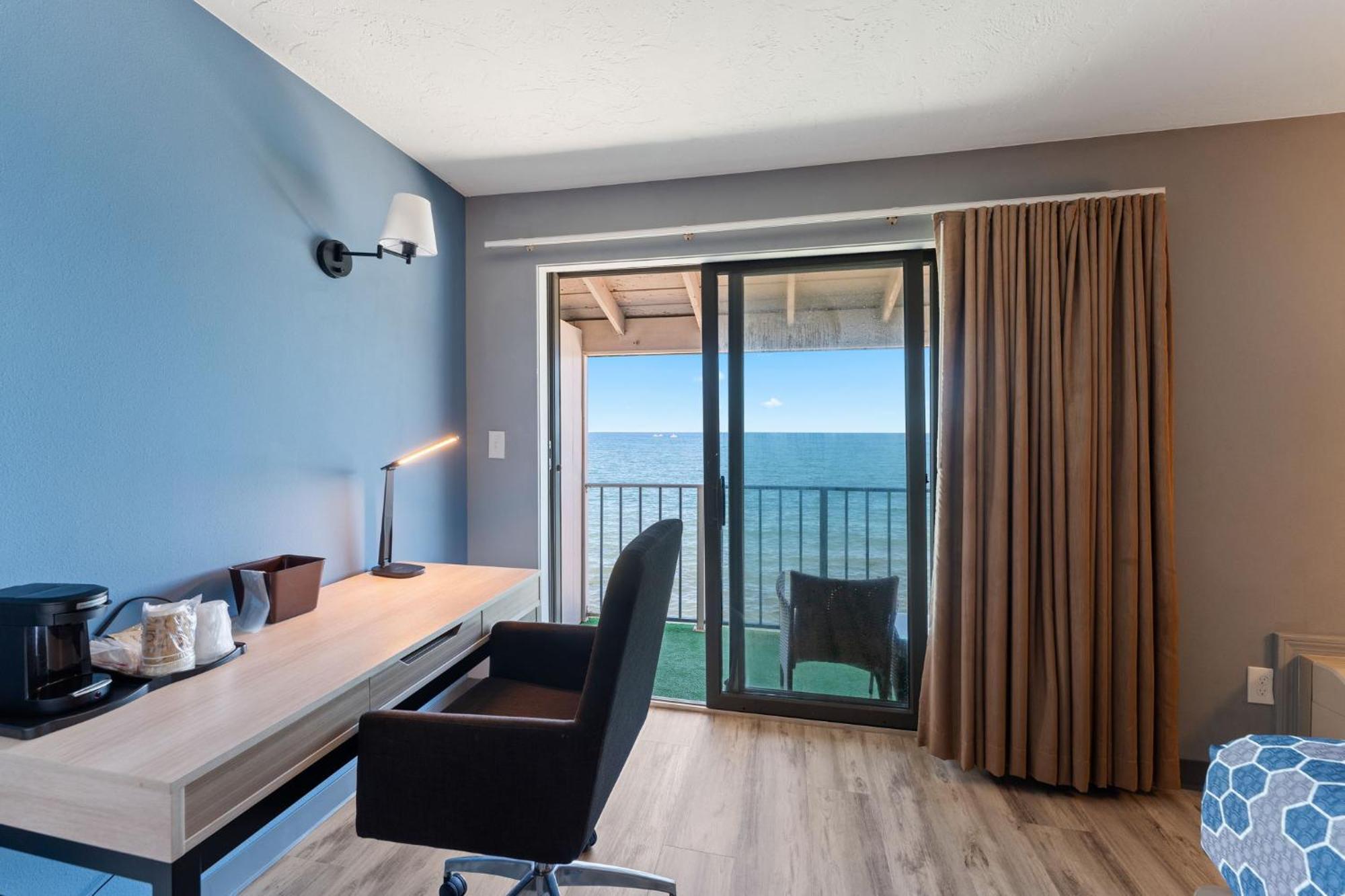 Ocean King With Private Balcony