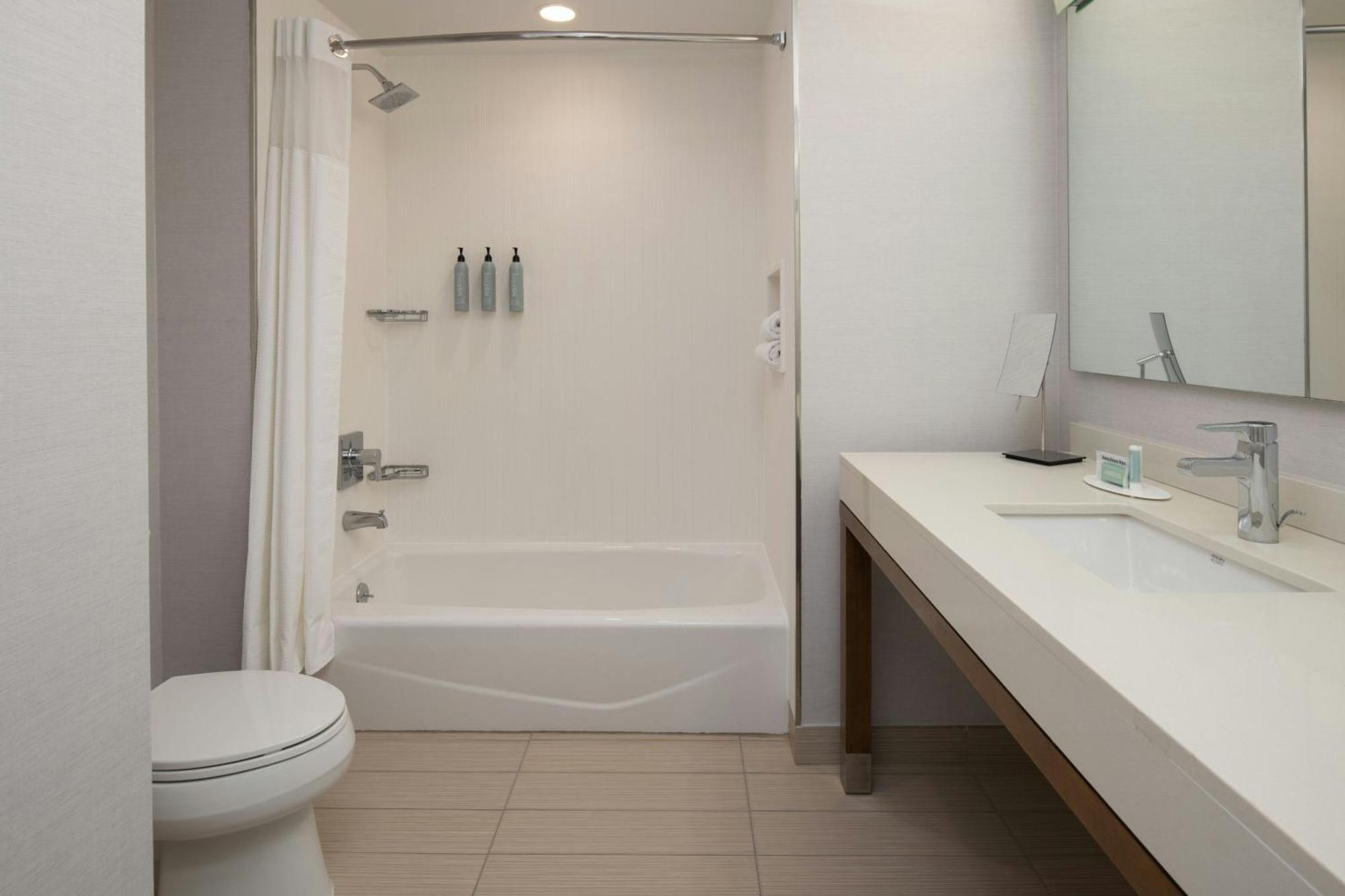 Queen Room with Two Queen Beds - Hearing Accessible