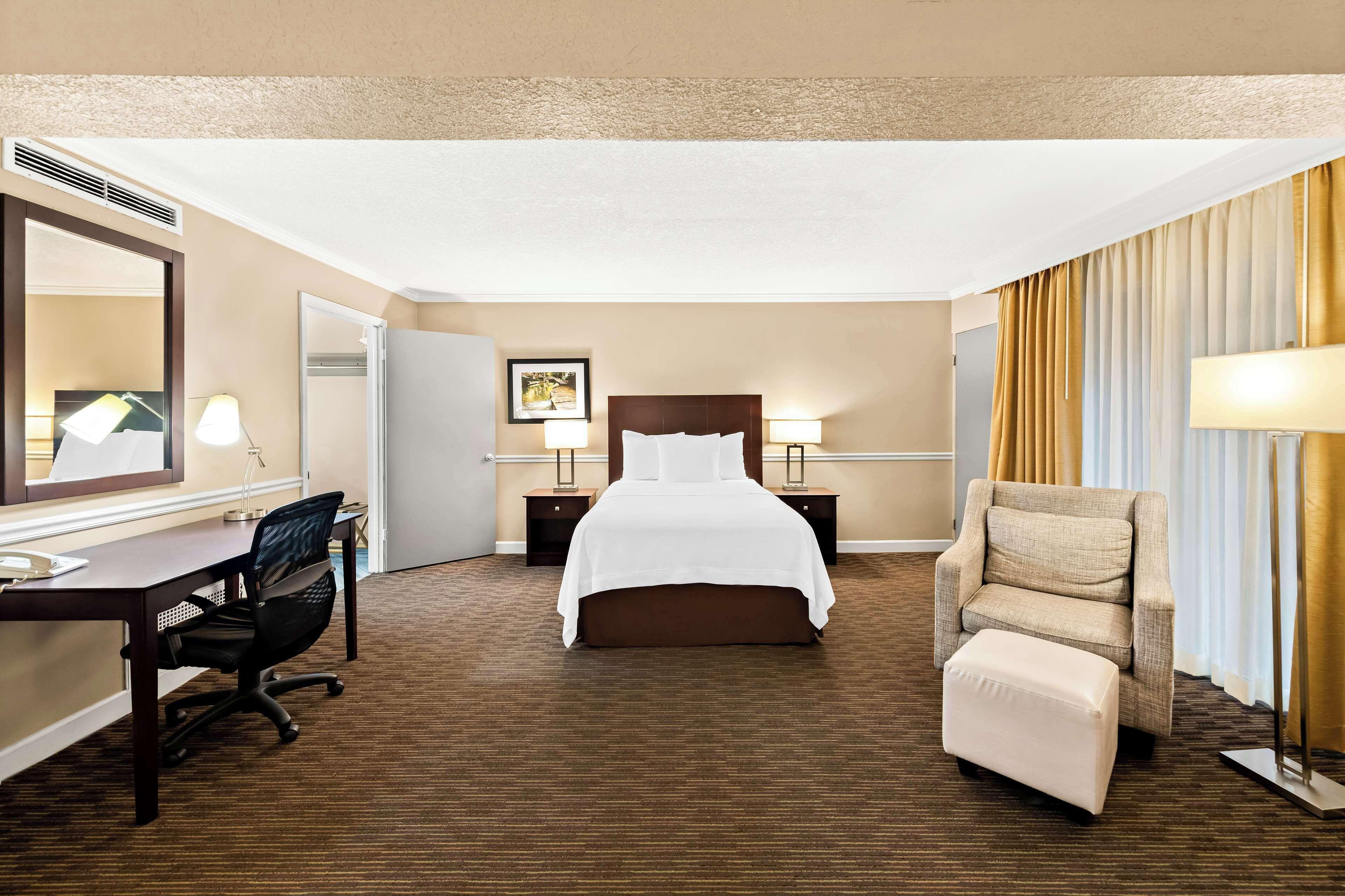 Family Suite with Pool View