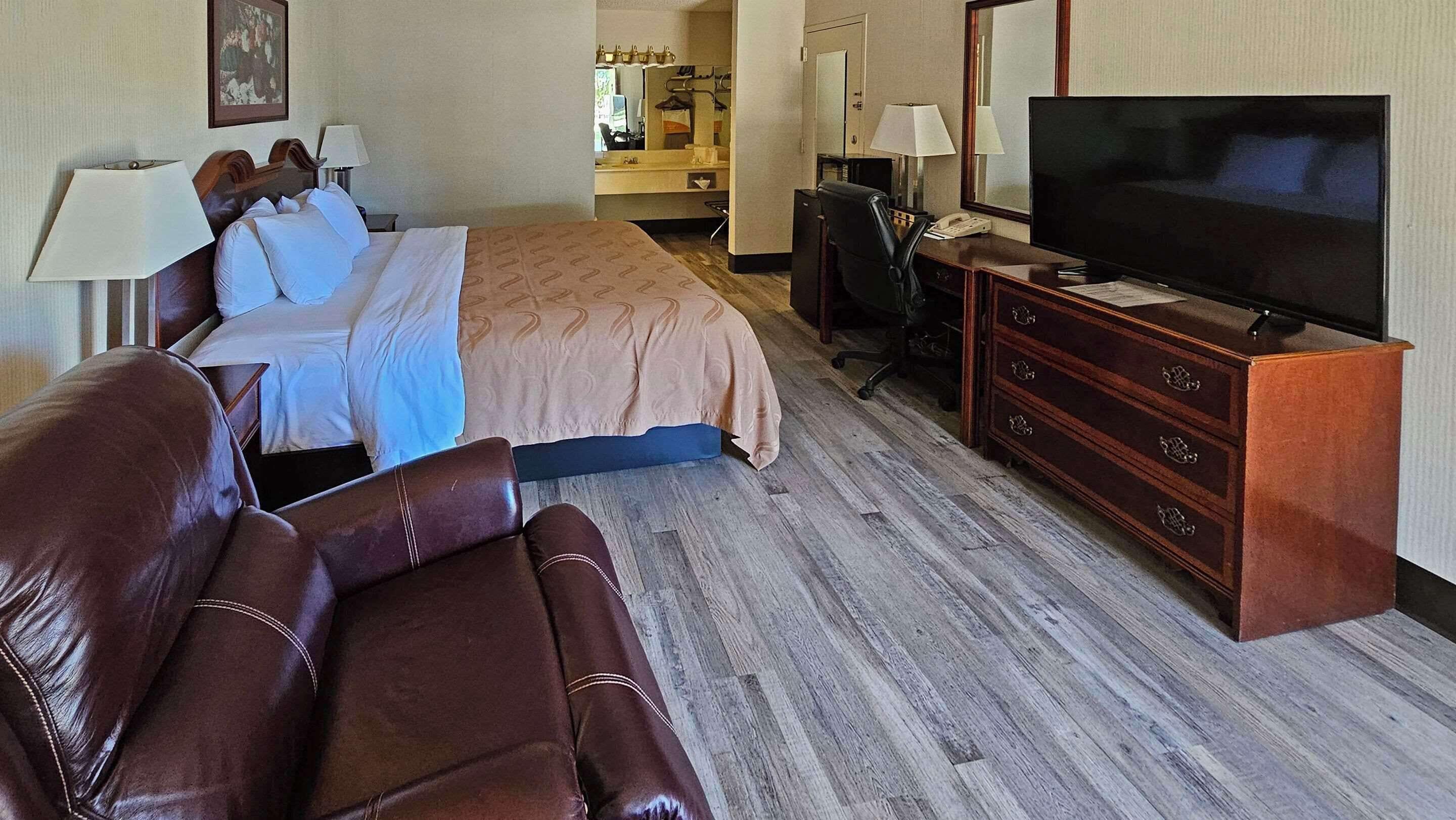 King Room - Non-Smoking