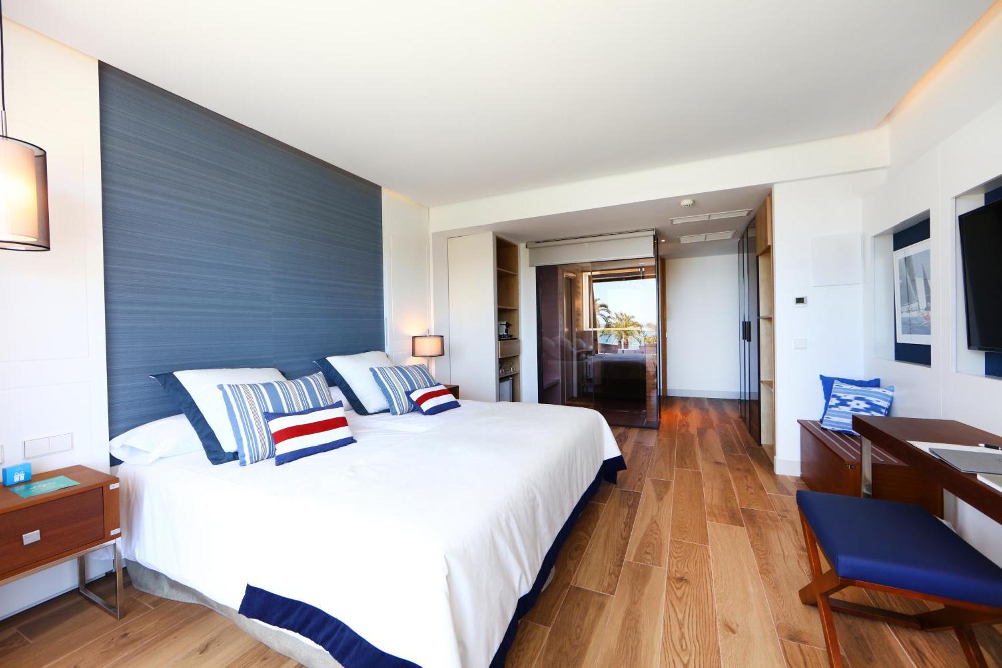 Premium Double Room with Sea View and Private Pool,645595689:JPEG