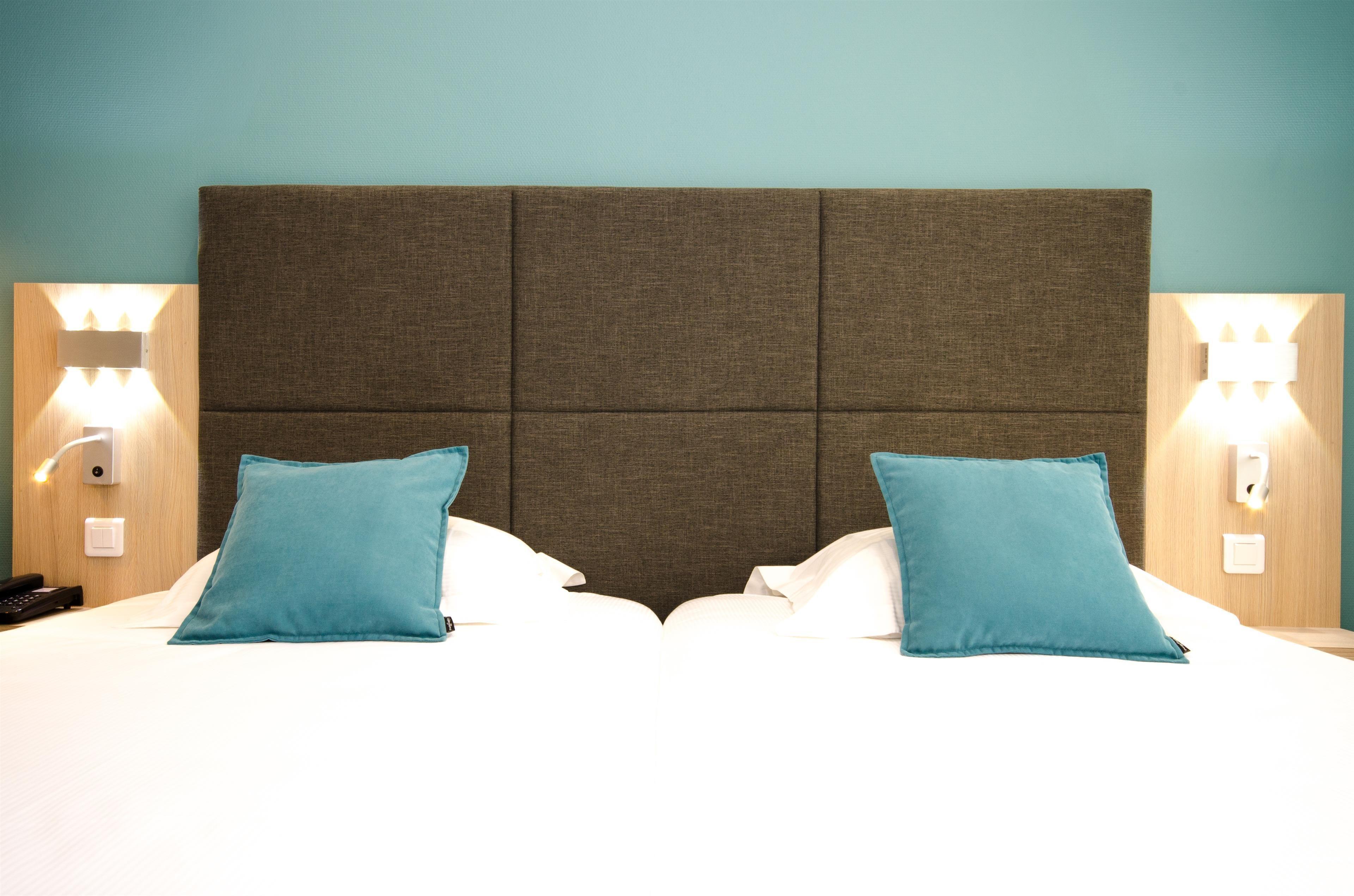 Superior Large Room with One King Bed and One Single Bed - Non-Smoking,1706724945:JPEG