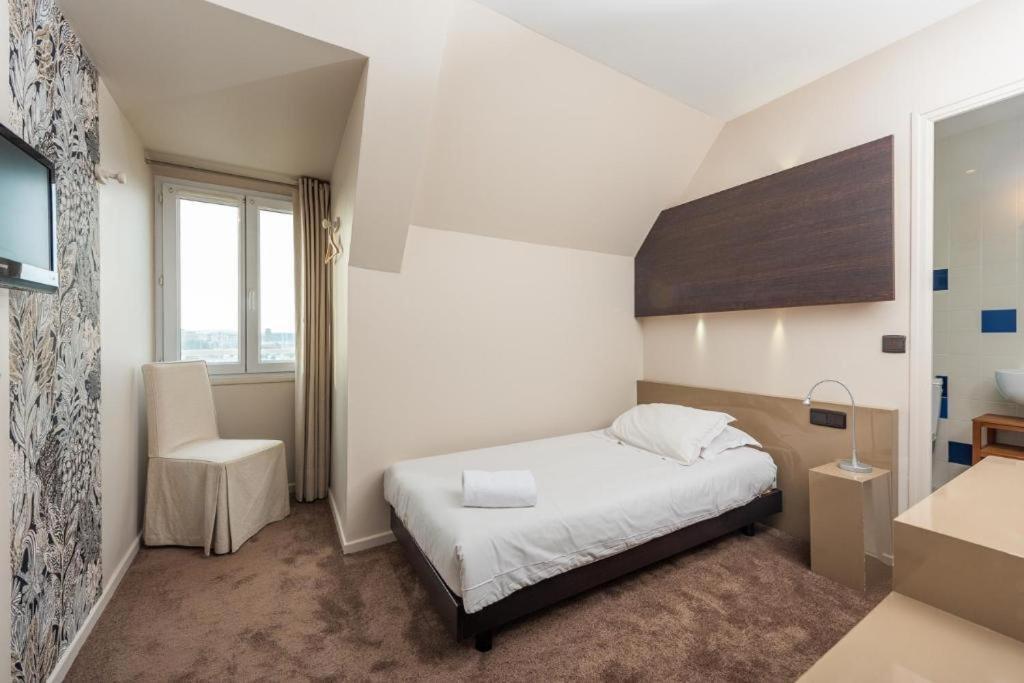 Single Attic Room Harbour View,1706773751:JPEG