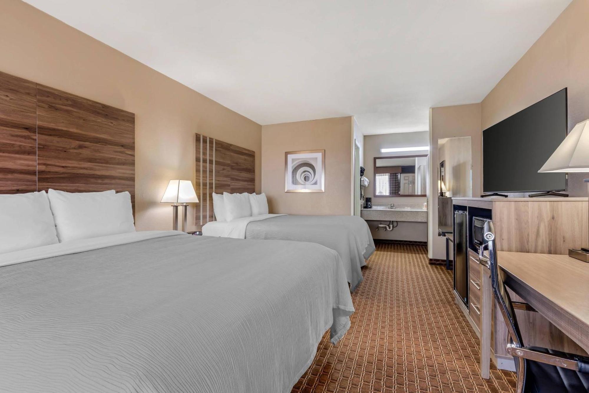 Queen Room with Two Queen Beds - Non-Smoking