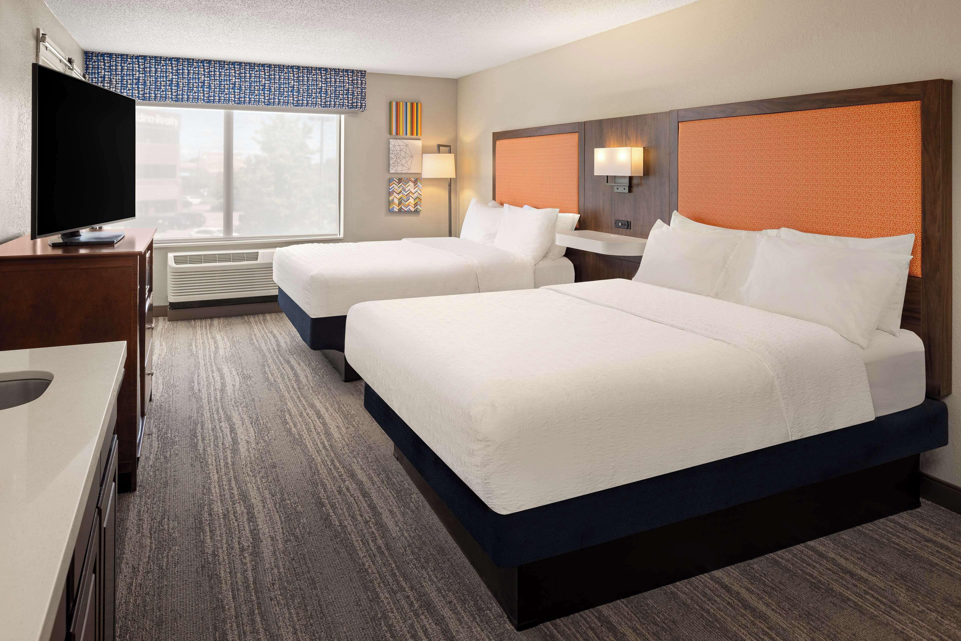 Queen Room with Two Queen Beds and Sofa Bed - Mobility Access/Non-Smoking