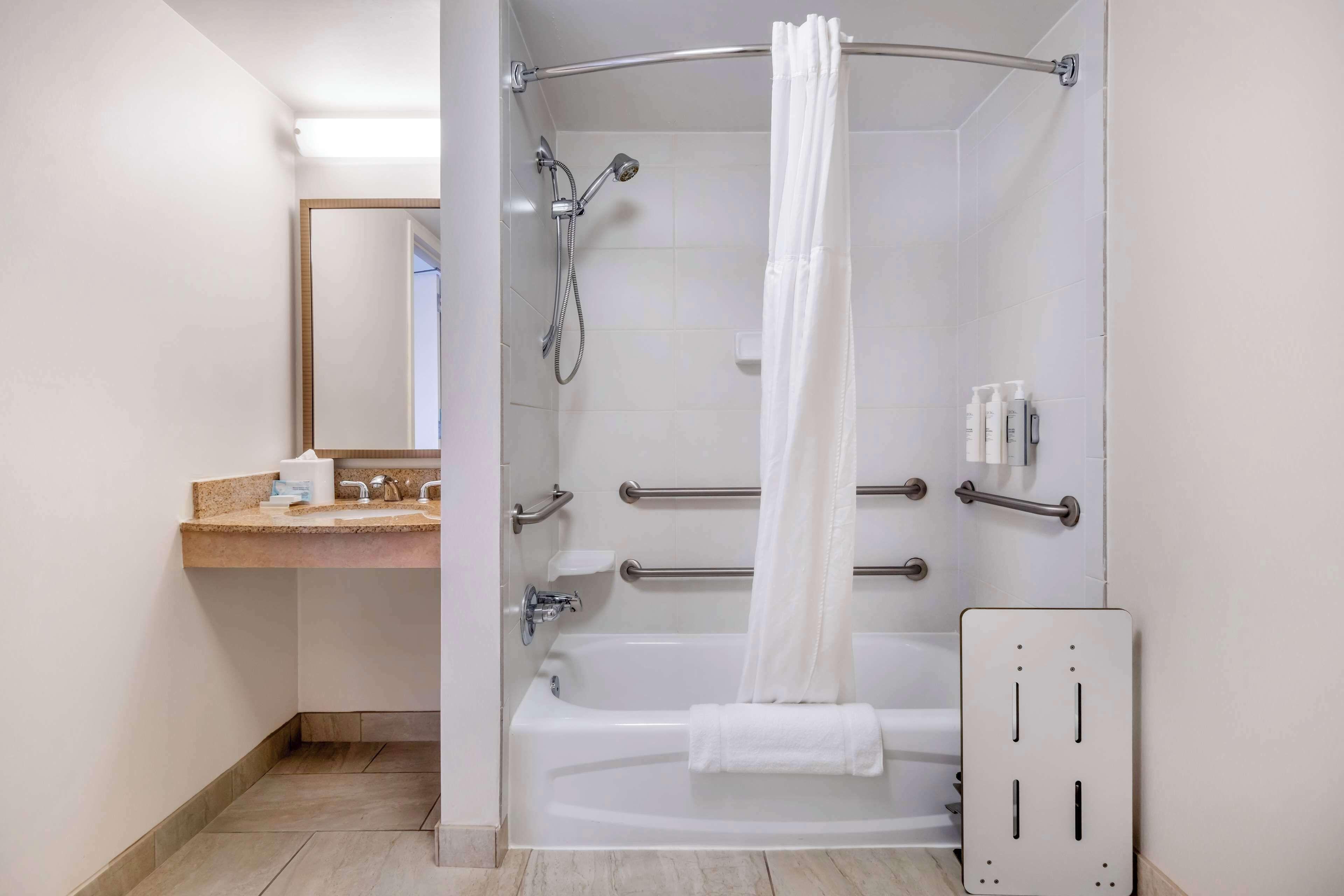 King Room with Tub - Mobility and Hearing Access