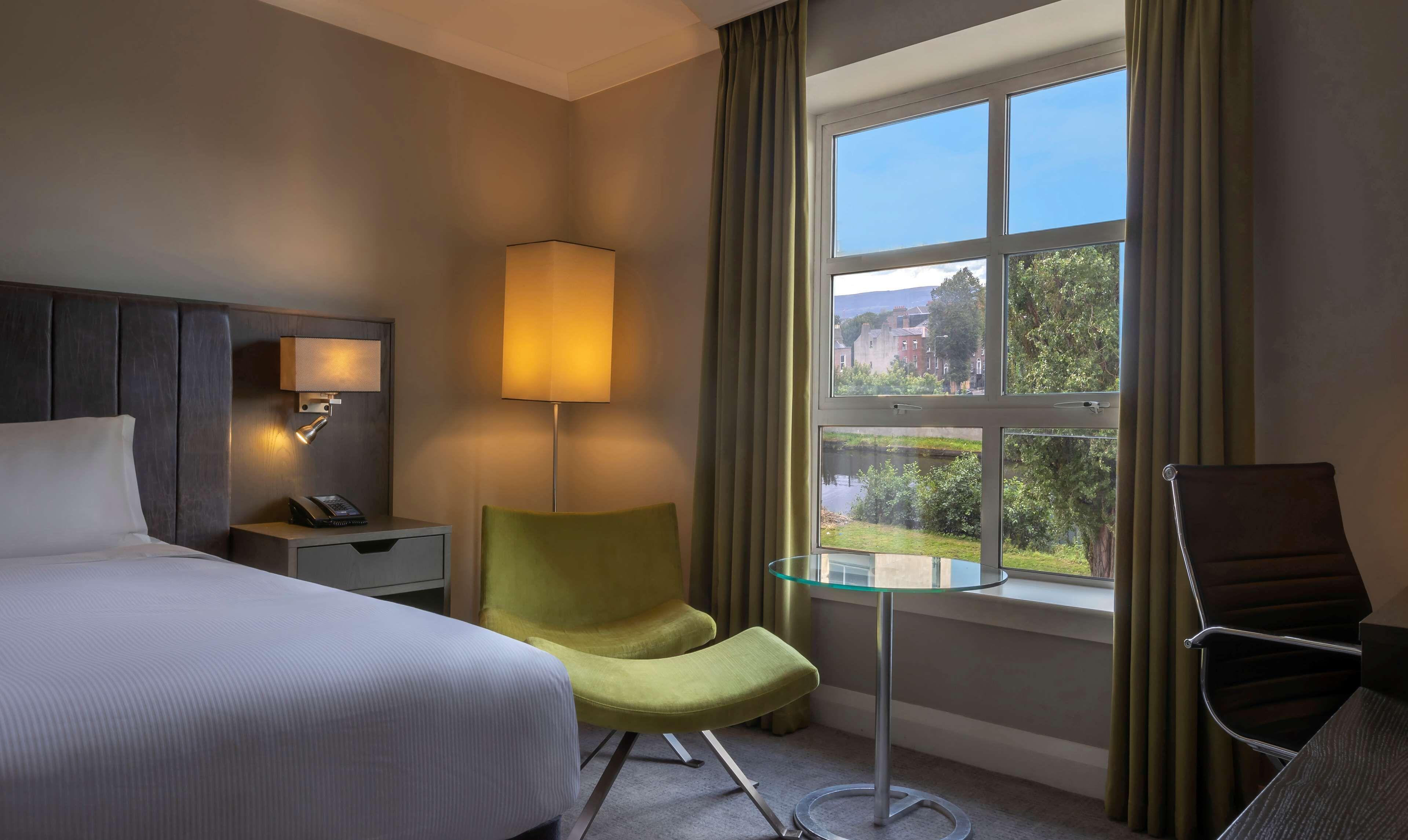 Standard King Room with Canal View