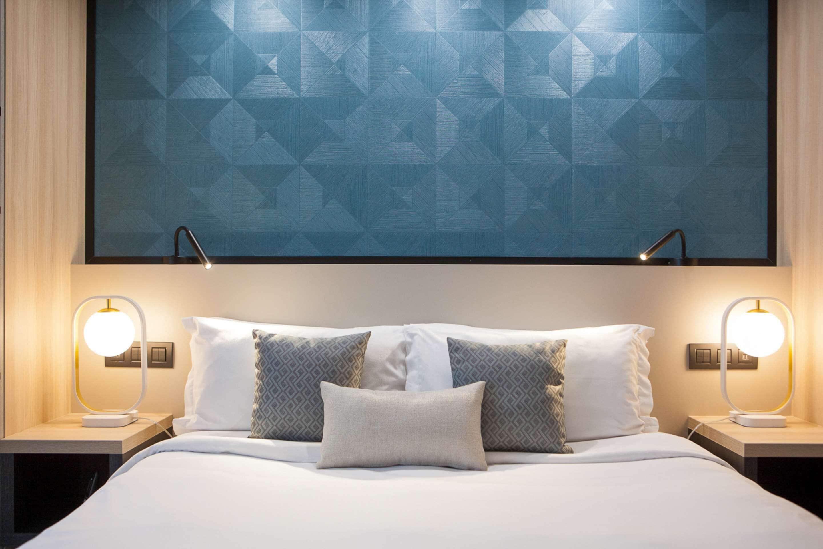 Superior Queen Room with Queen Bed - Non-Smoking
