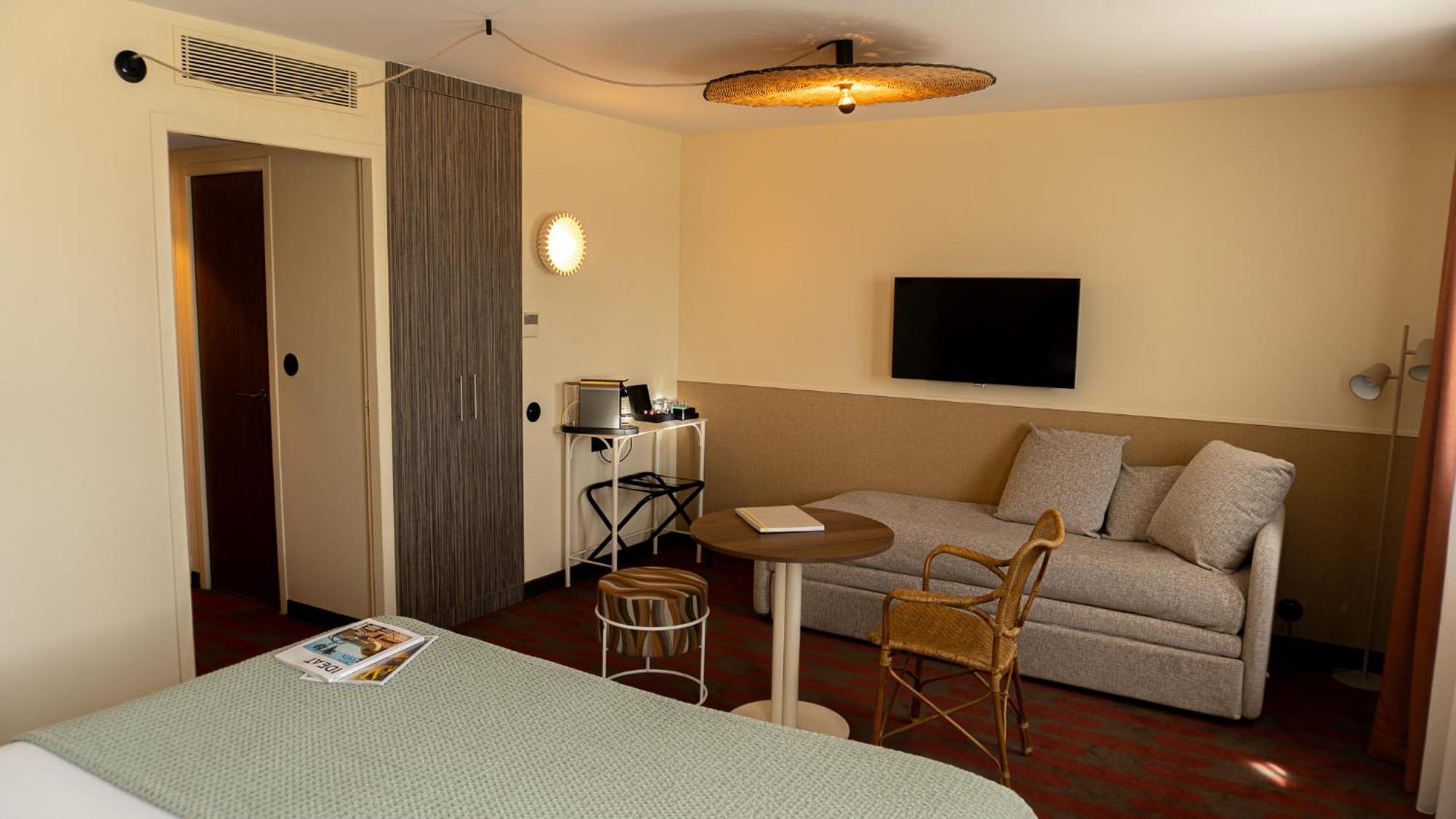 Suite Junior avec 1 Lit Double et 1 Canapé-Lit