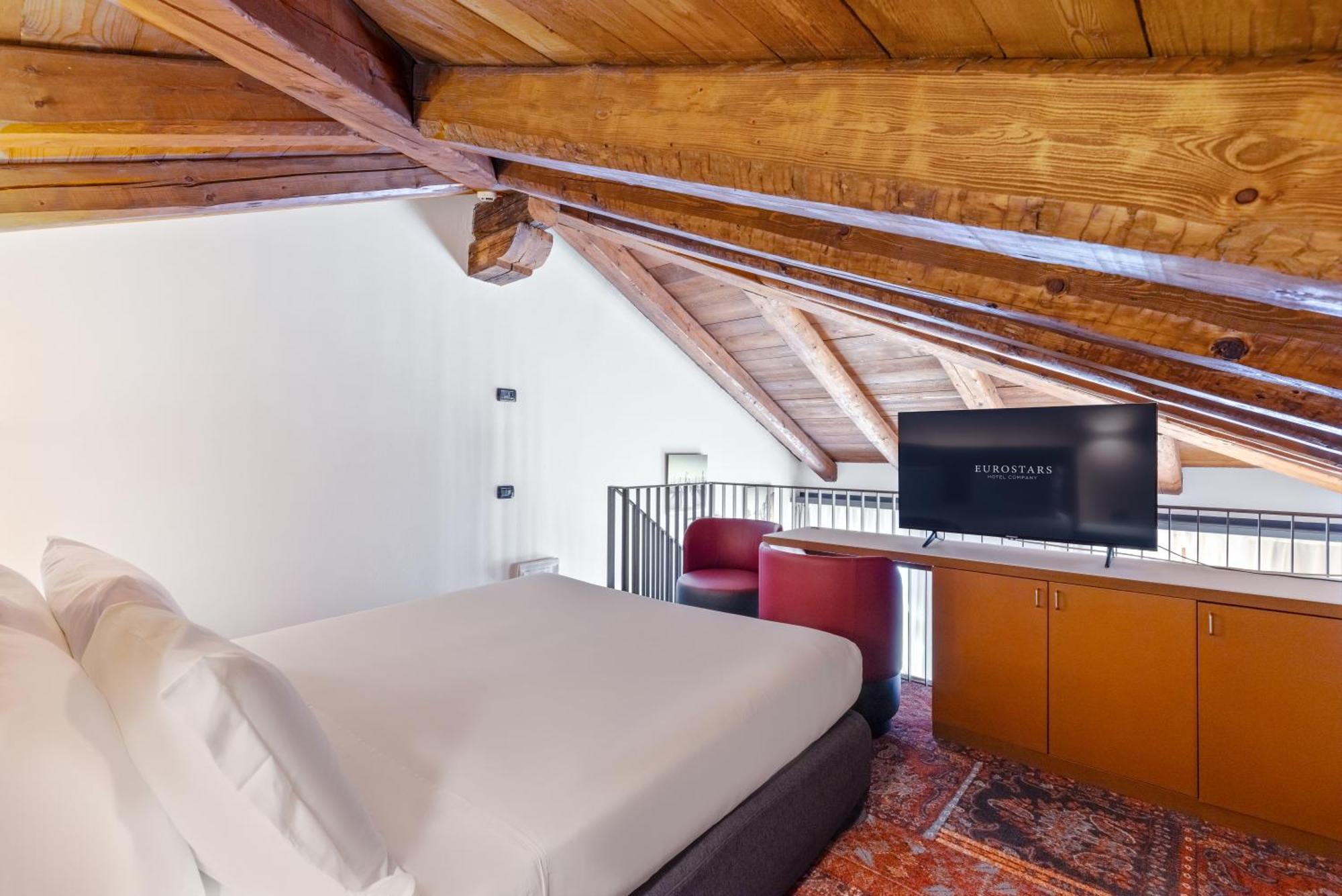 Junior Suite,1716986248:JPEG
