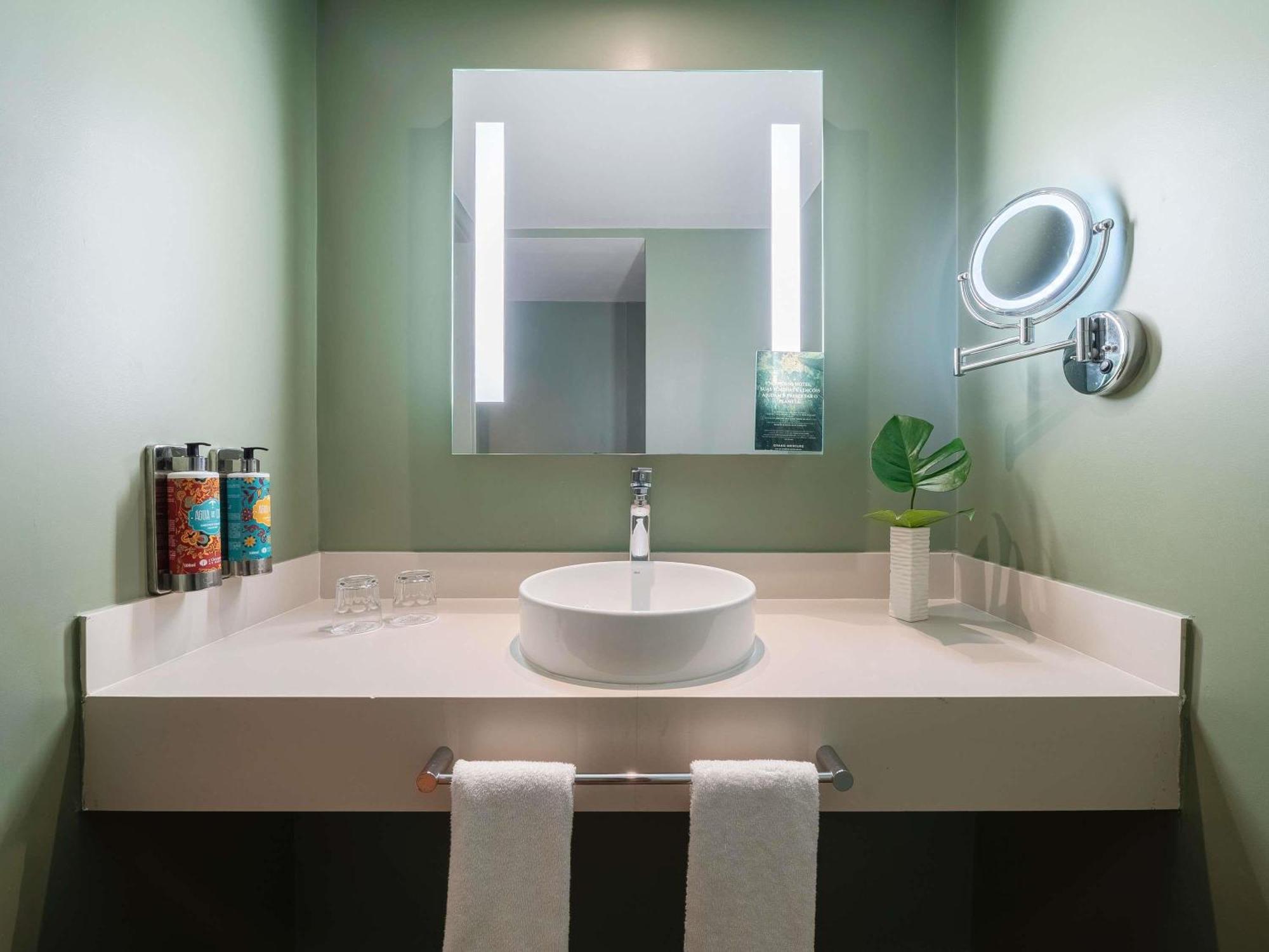 Quarto Clássico com 2 Camas de Solteiro