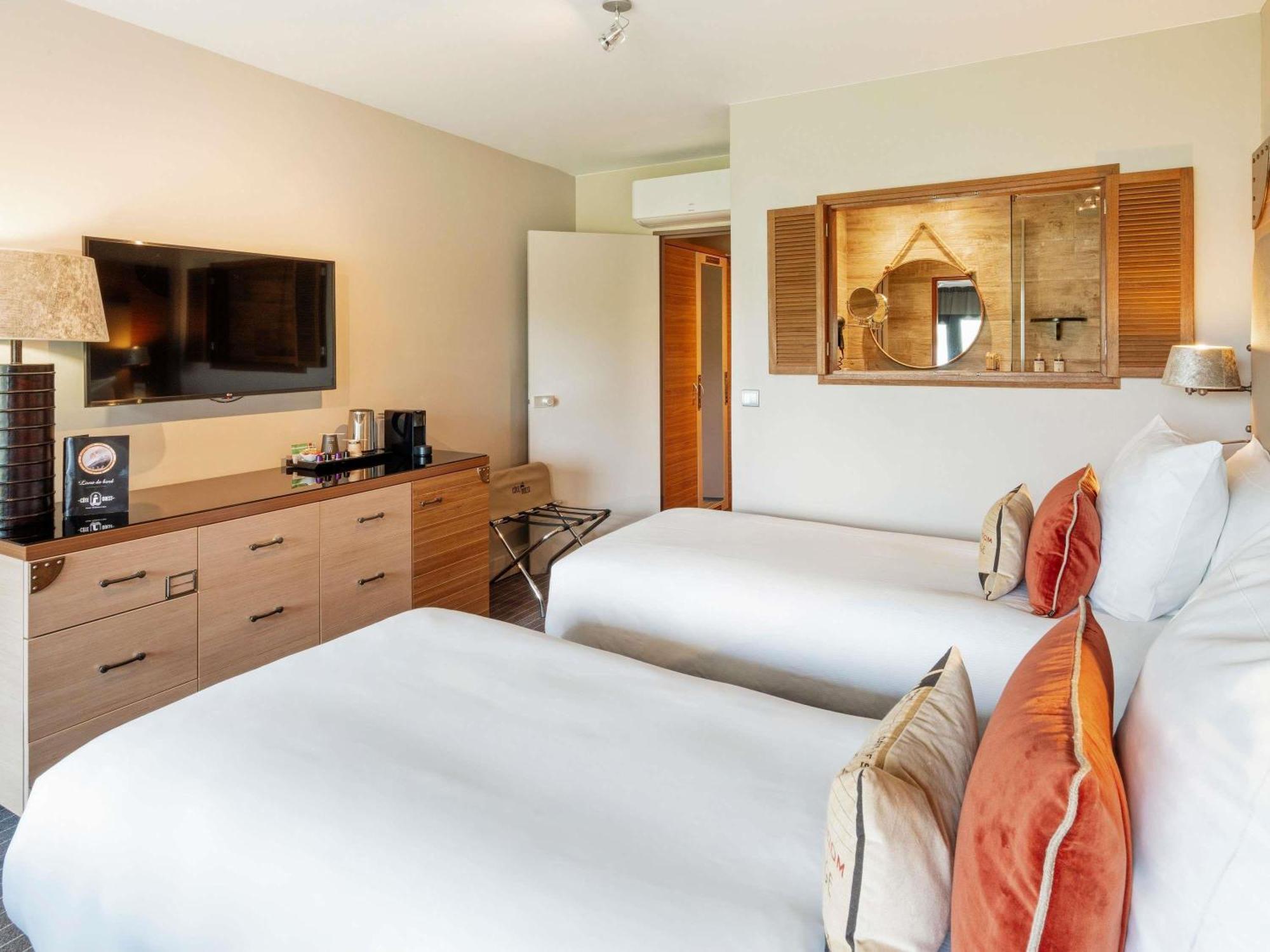 Classic Room with Queen Bed or Two Single Beds, Balcony and Forest View,1717002941:JPEG
