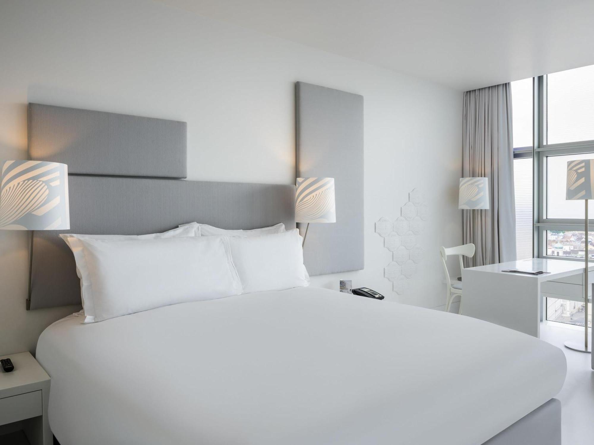 Superior – Blick auf das Riesenrad, Queensize-Bett