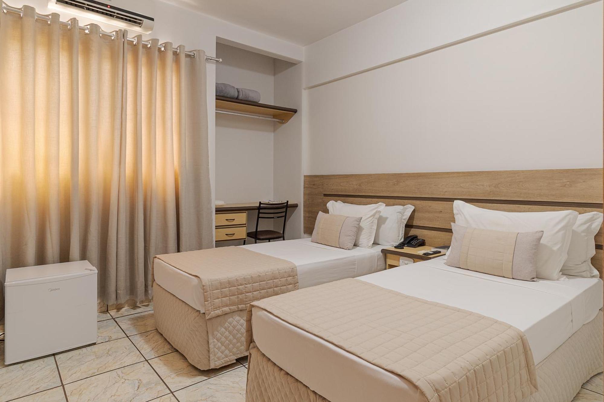 Quarto com 2 Camas de Solteiro