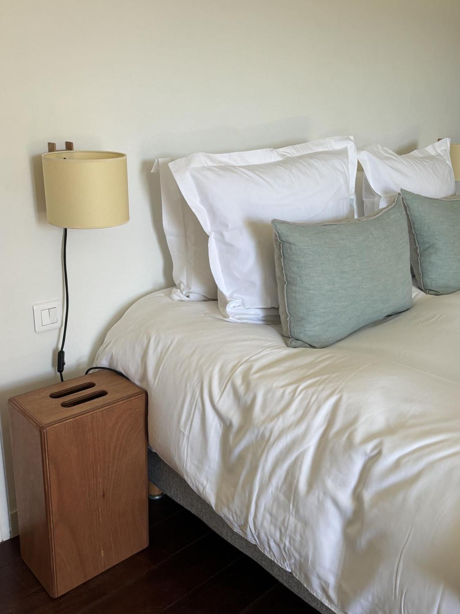 Deluxe Room,1595607399:JPEG