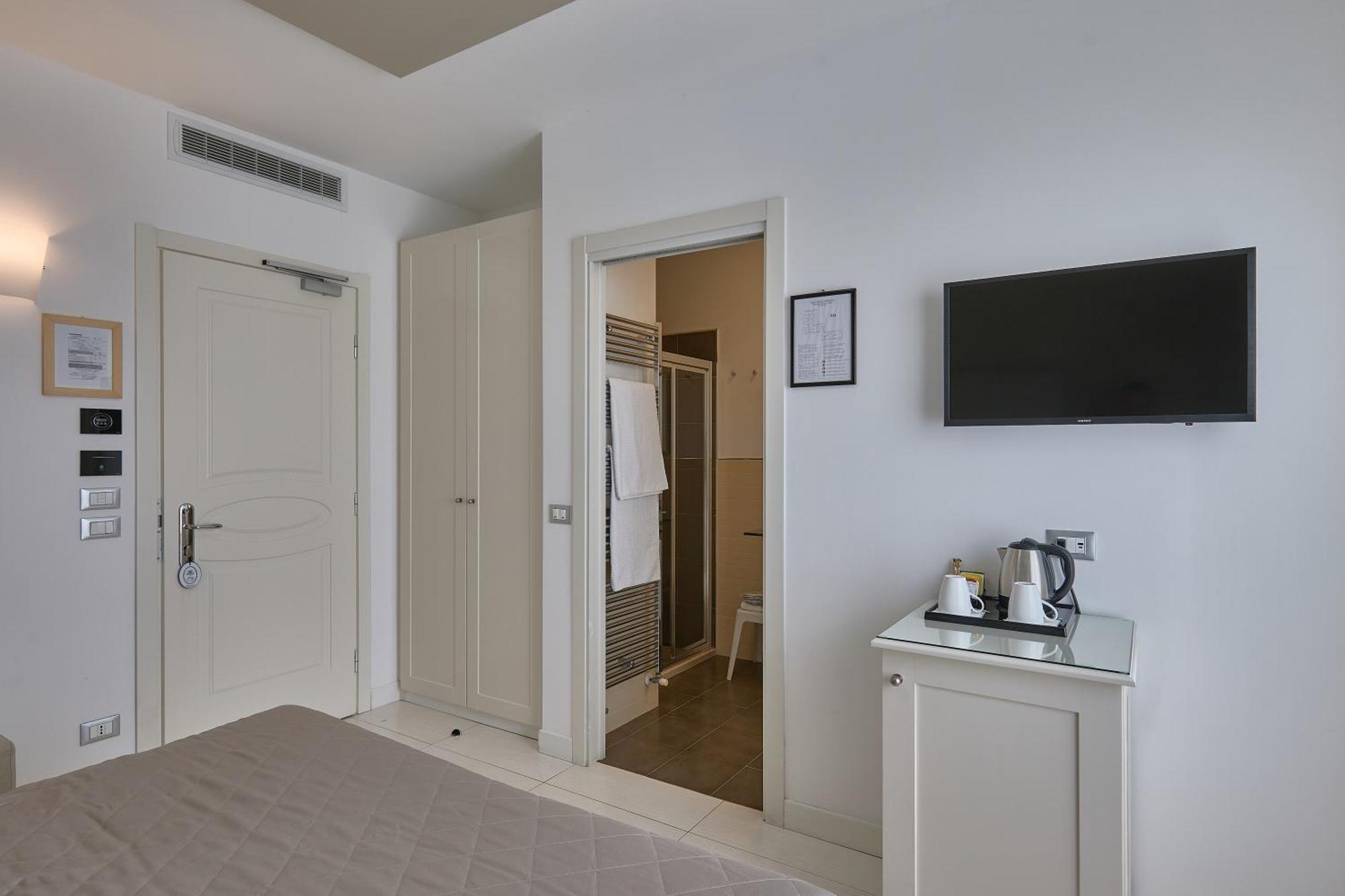 Superior Double or Twin Room with Partial Sea View,1722891980:JPEG