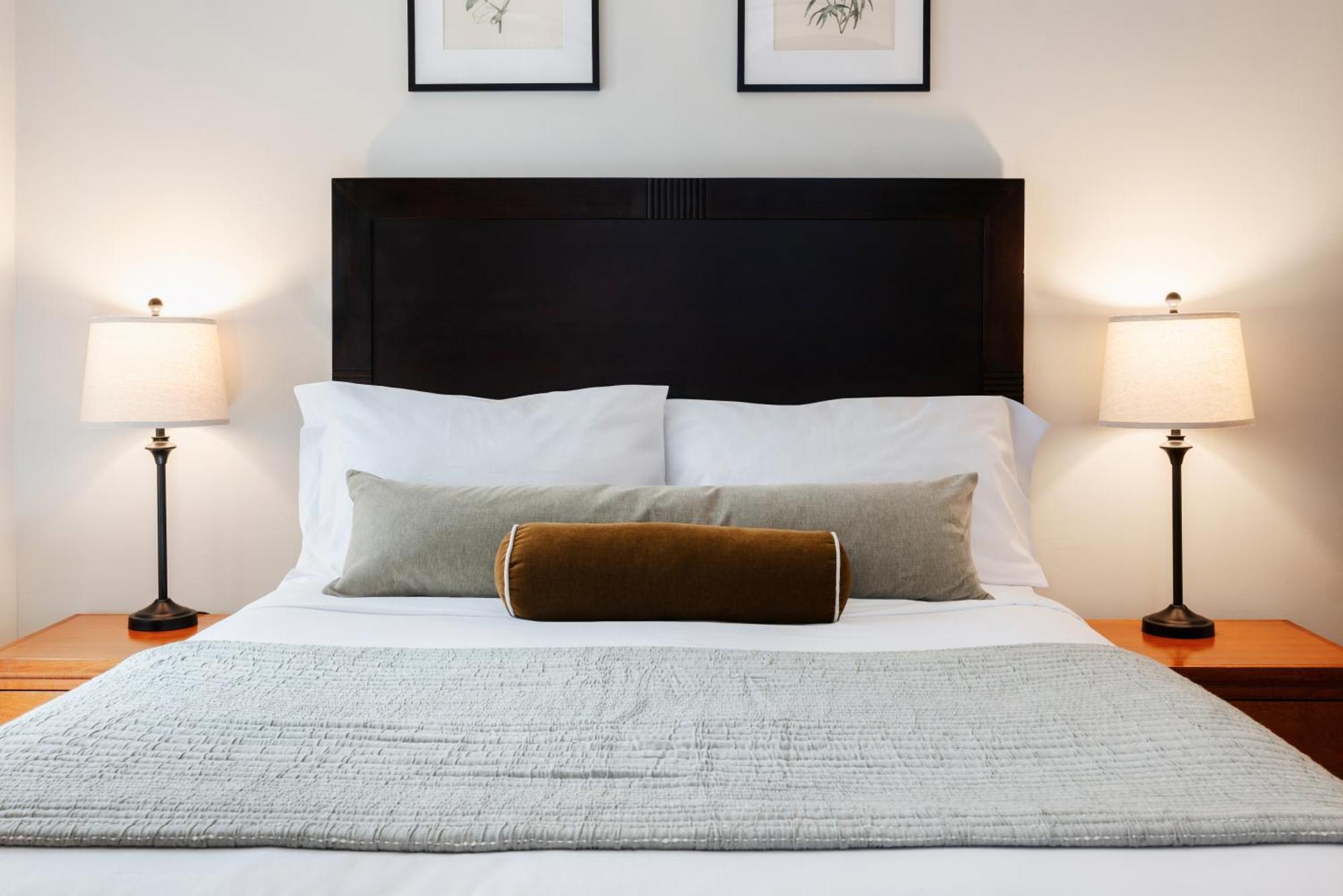 The One-Bedroom Penthouse Apartment,1742593147:JPEG