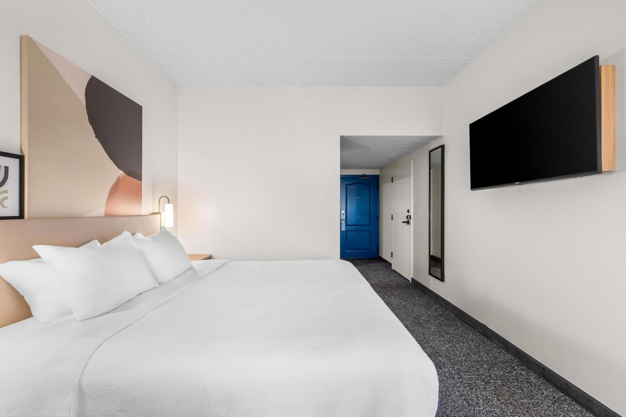 King Room with Mobility Accessible Tub
