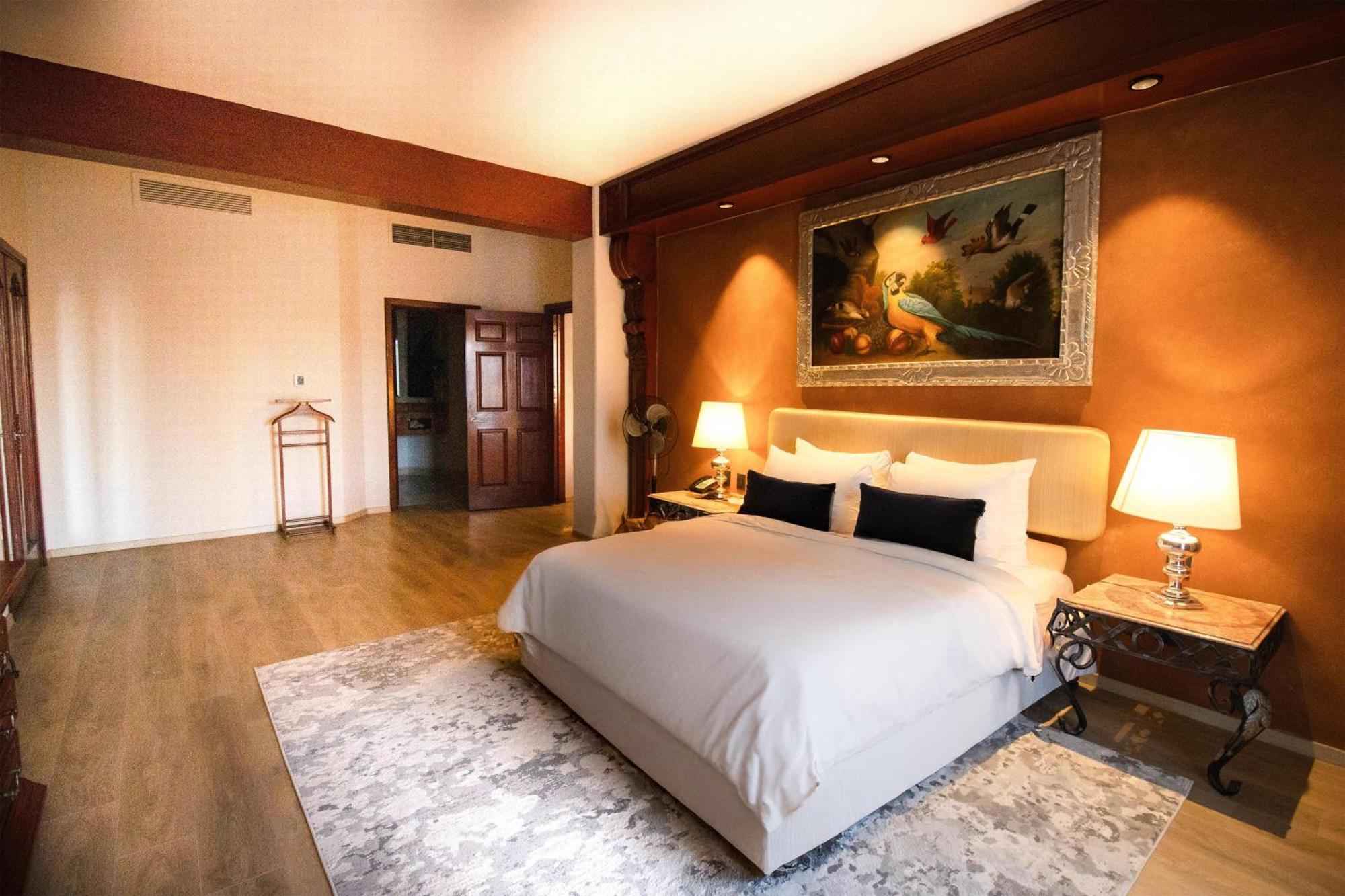 Junior King Suite with Seating Area