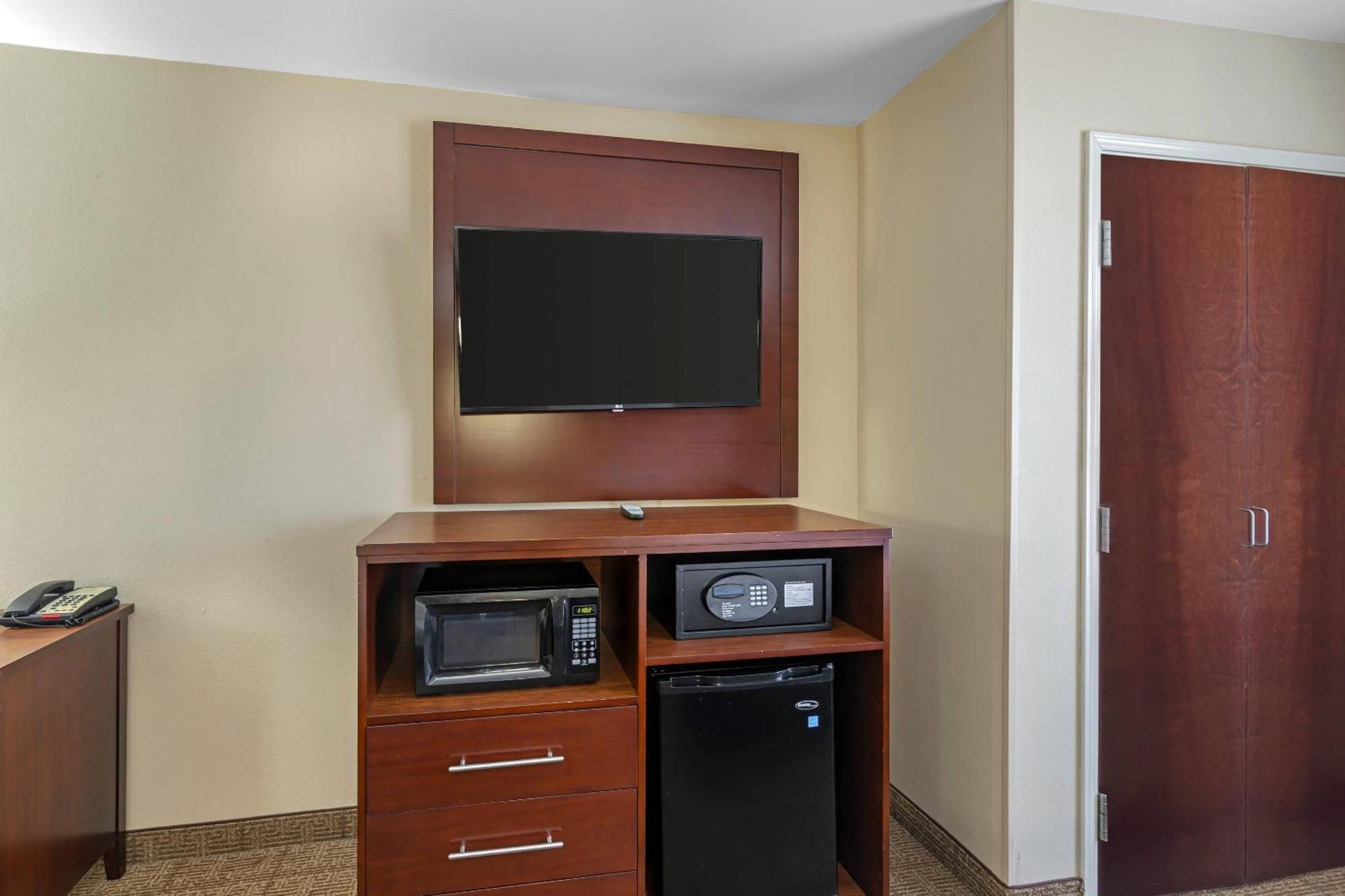 Queen Suite with Two Queen Beds - Disability Access/Non-Smoking