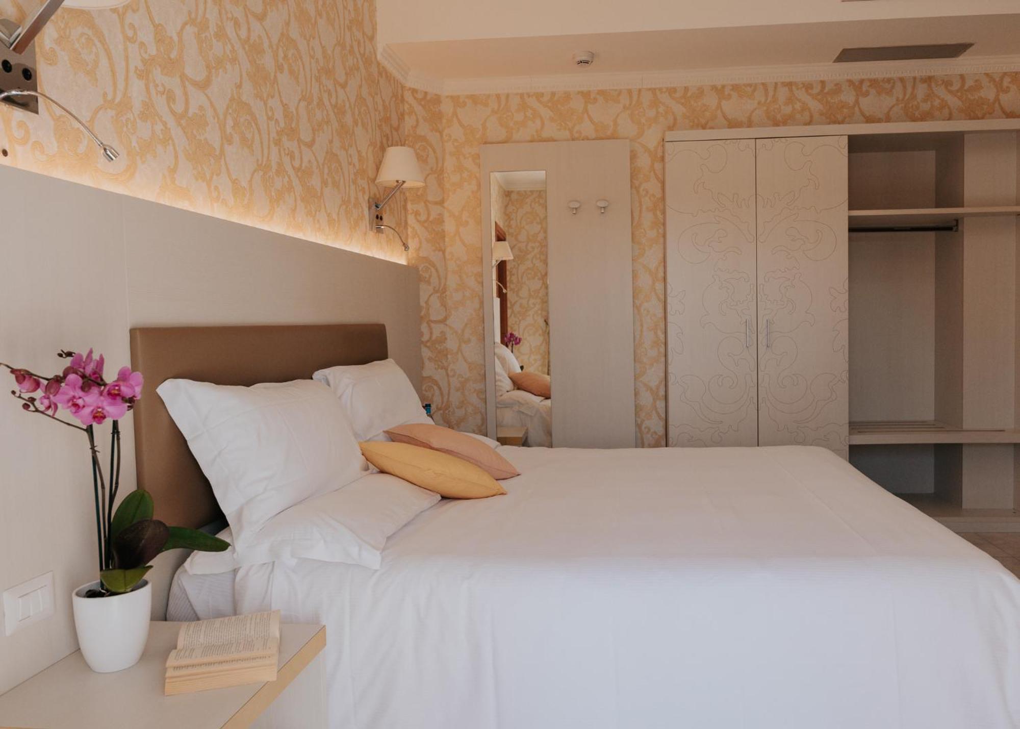 Deluxe Double or Twin Room Lake View,1730025667:JPEG