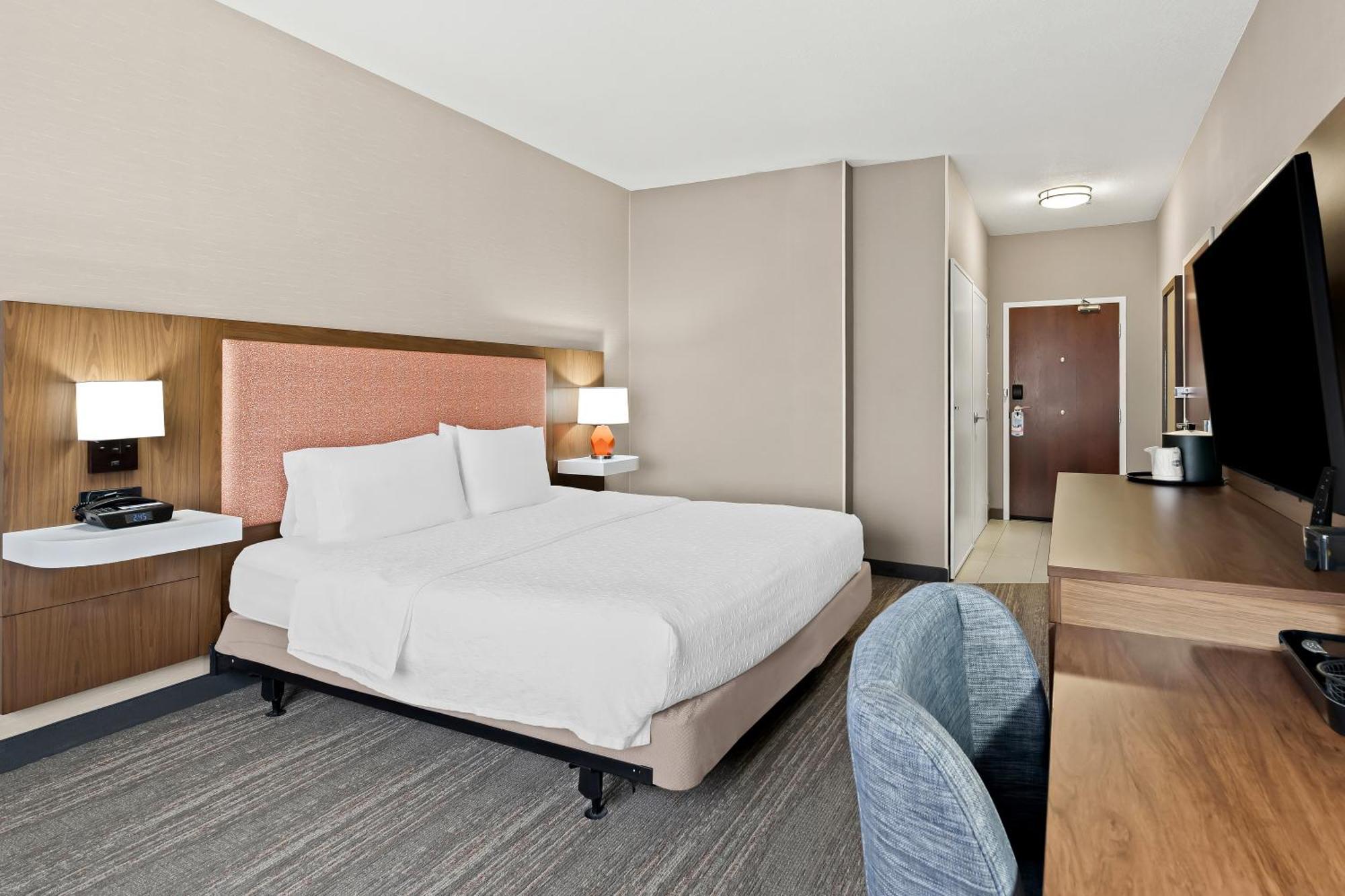 King Room with Accessible Tub - Mobility and Hearing Access/Non-Smoking