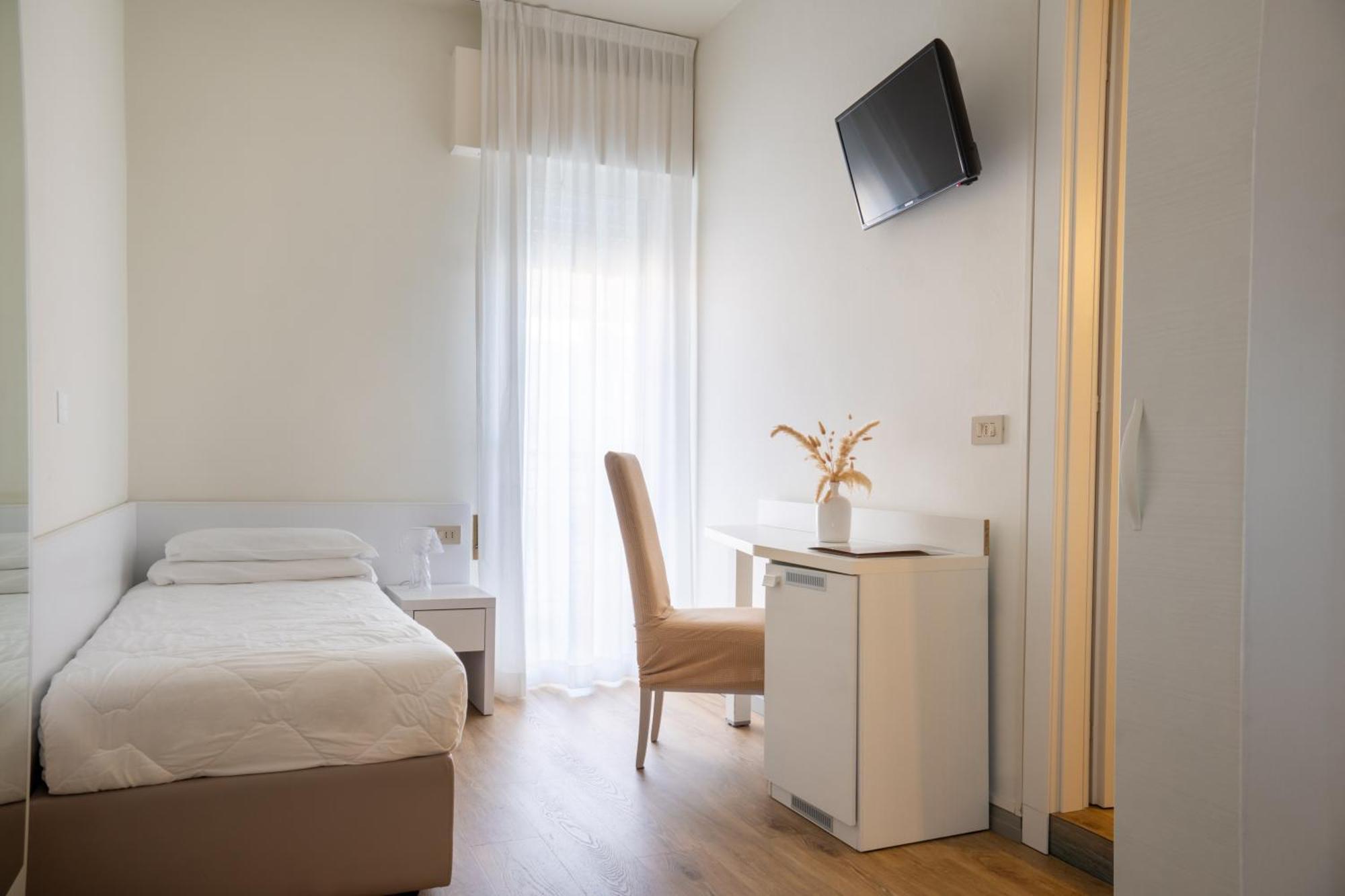 Einzelzimmer mit seitlichem Meerblick