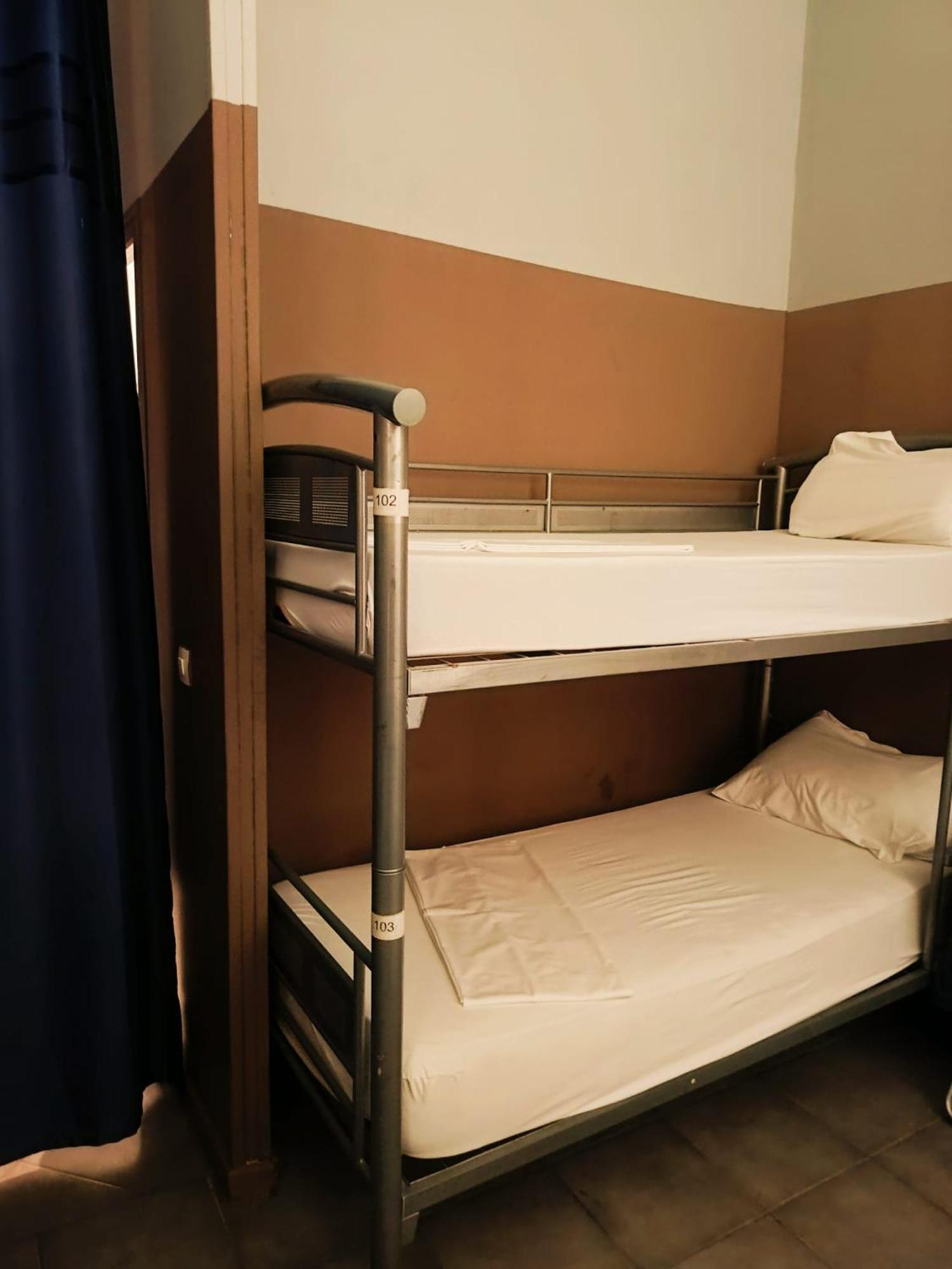Bed op een Mannenslaapzaal