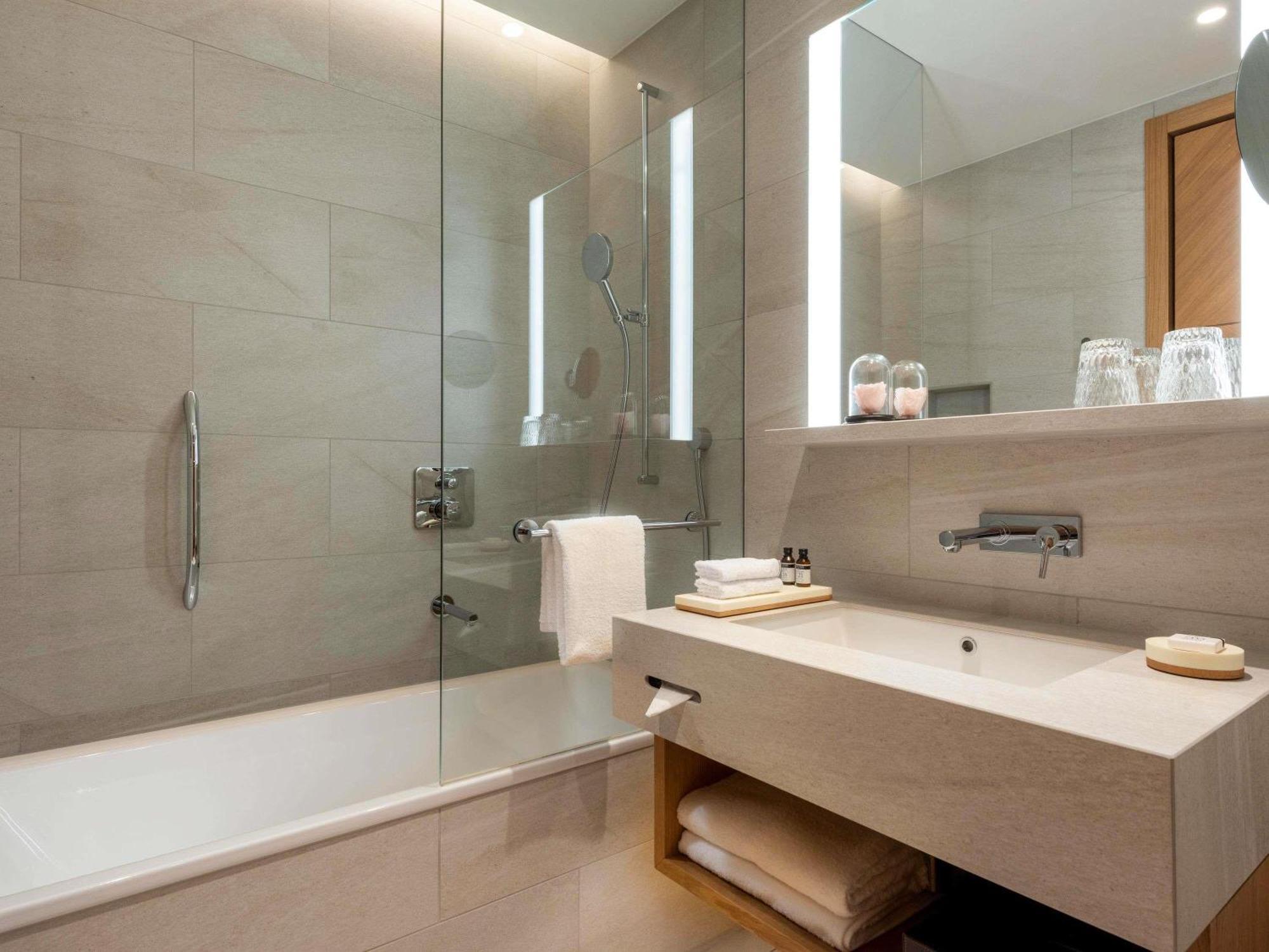 Camera King Deluxe
