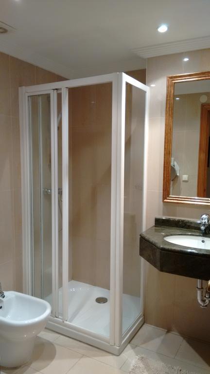 Dreibettzimmer mit Gemeinschaftsbad