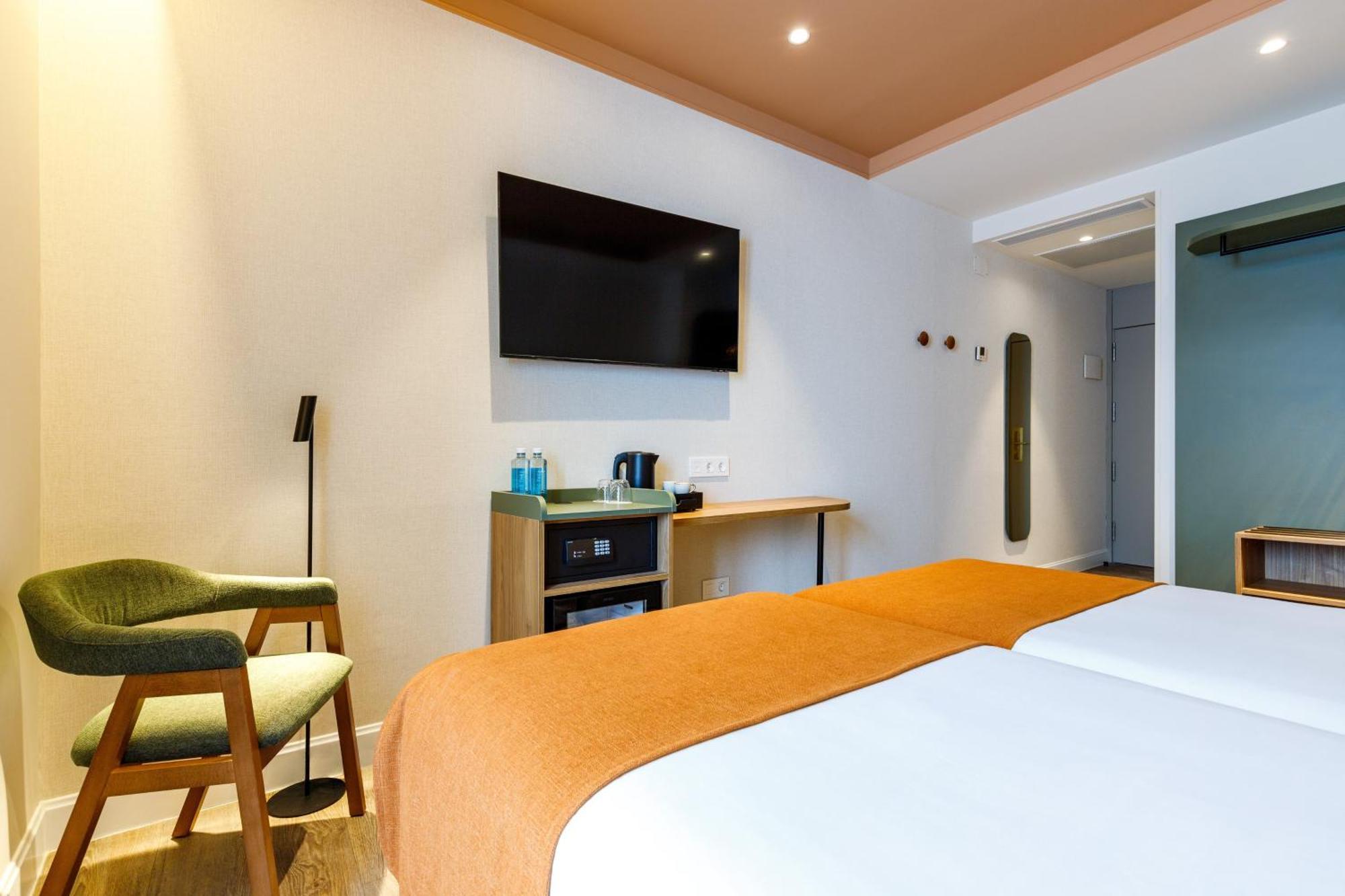 Double or Twin Room (1-2 Adults),1739365204:JPEG