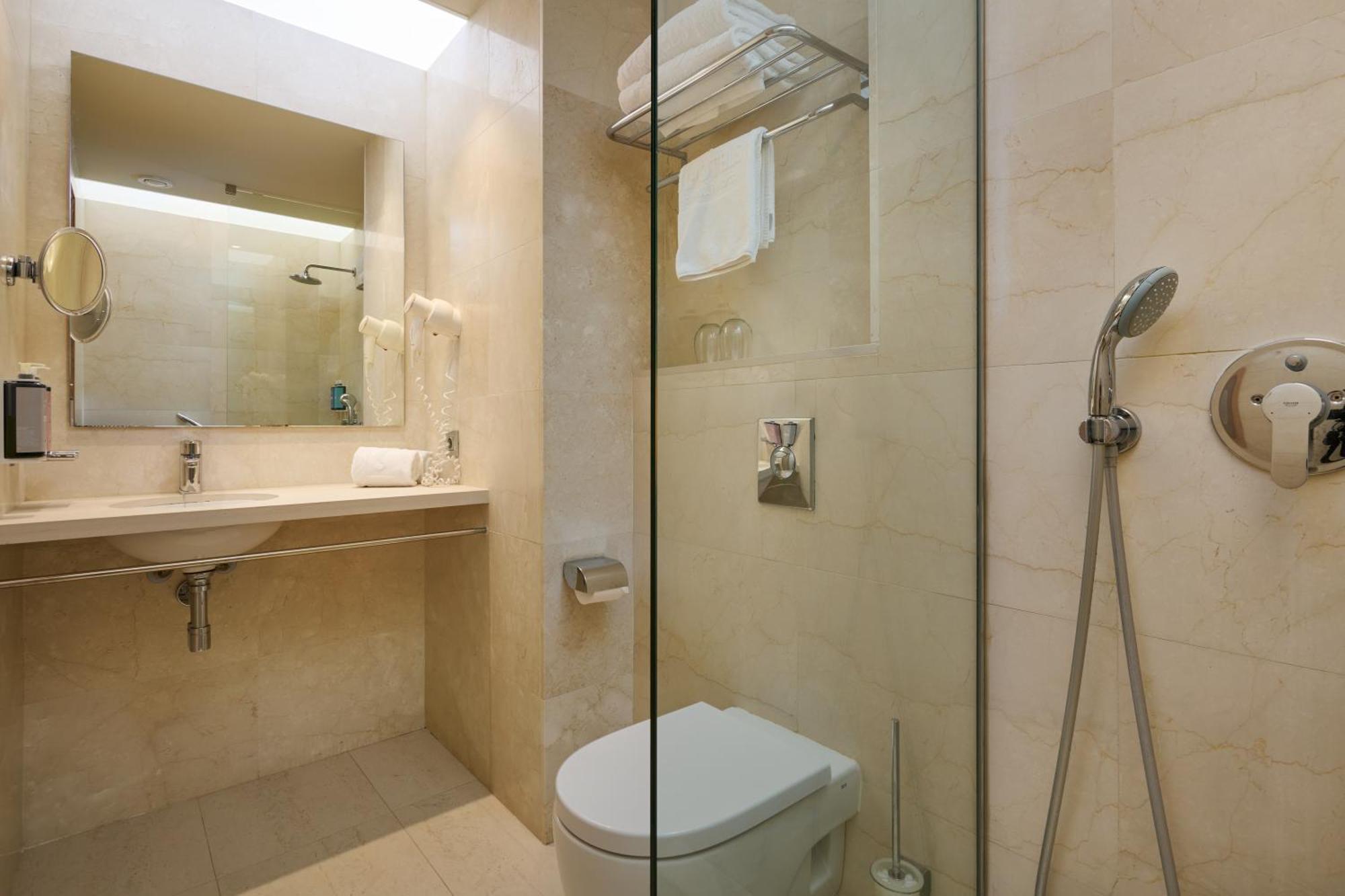 Doppelzimmer mit Poolblick
