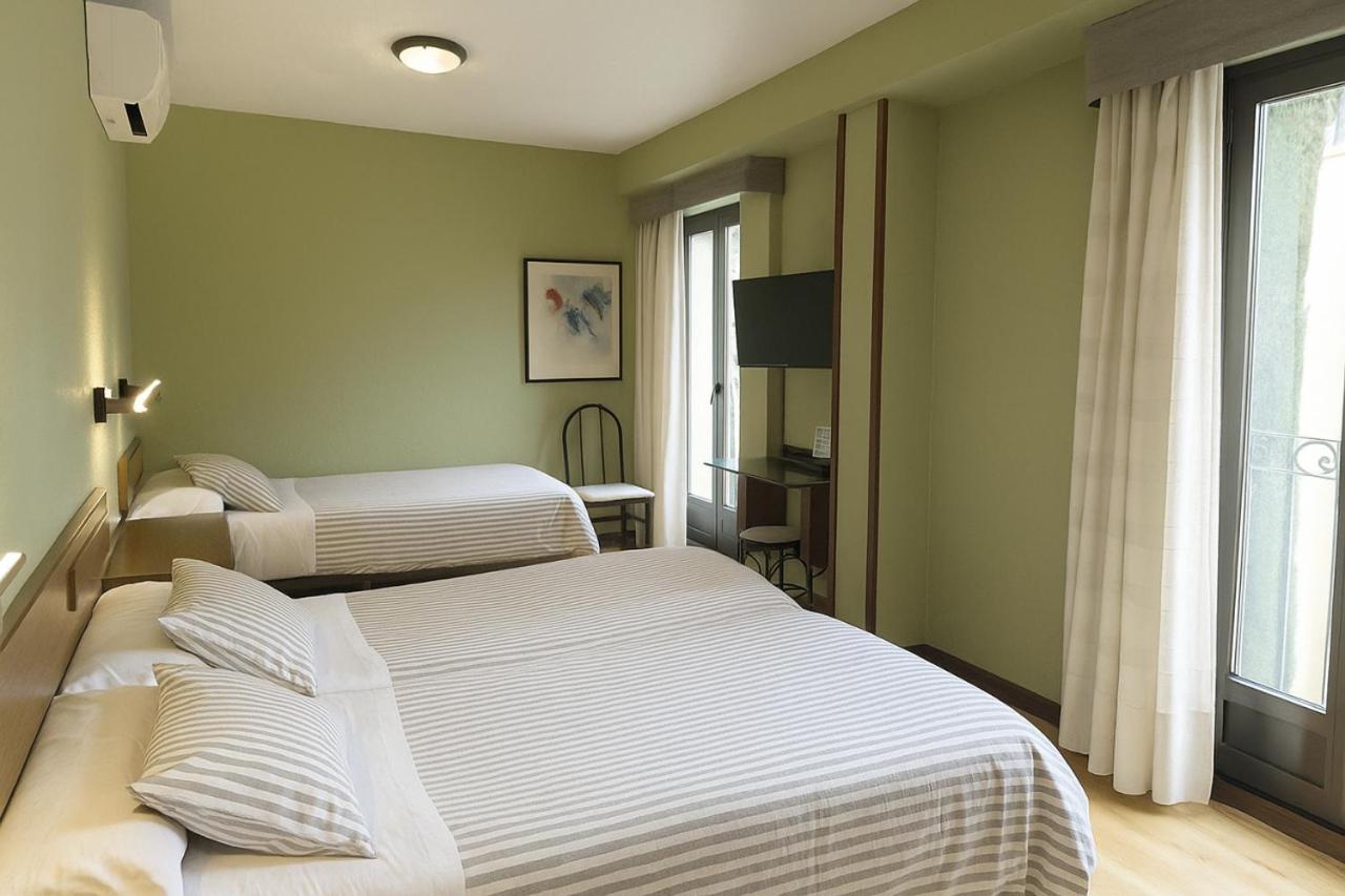 Triple Room,1739386836:JPEG