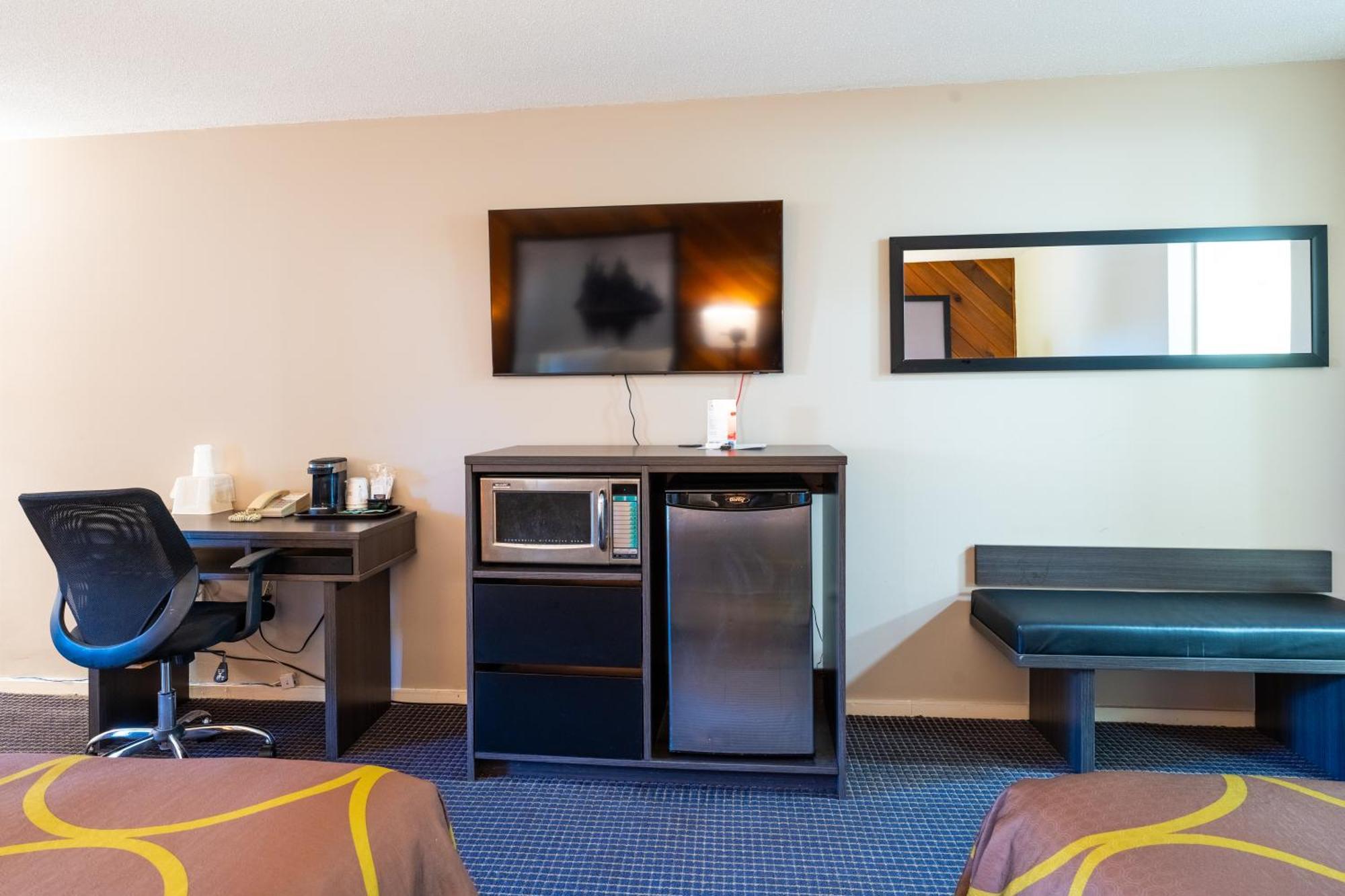 Chambre avec 2 Lits Queen-Size - Vue sur Piscine - Non-Fumeurs