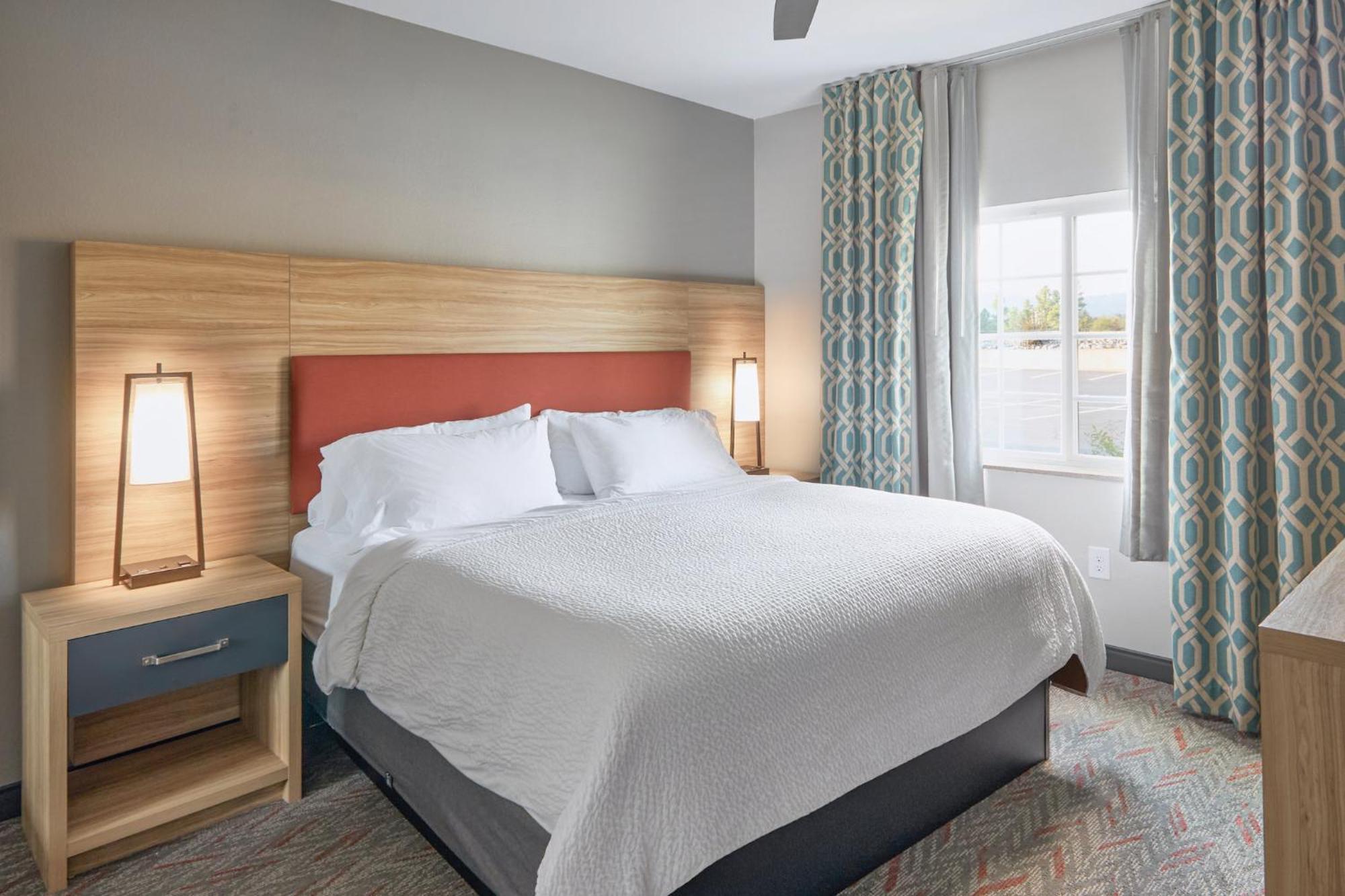 One-Bedroom Queen Suite with Sofa Bed - Non-Smoking