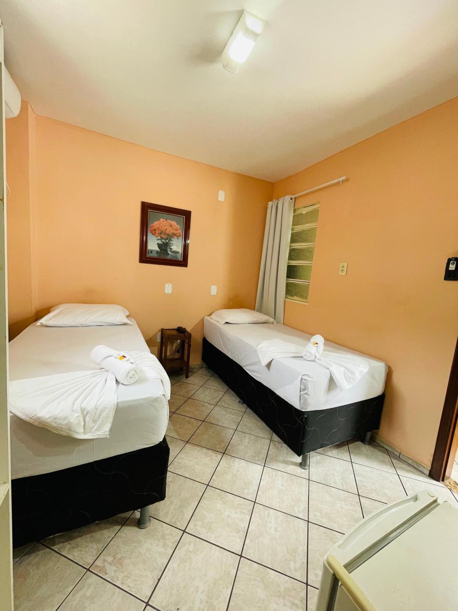 Quarto com Cama de Casal ou 2 de Solteiro