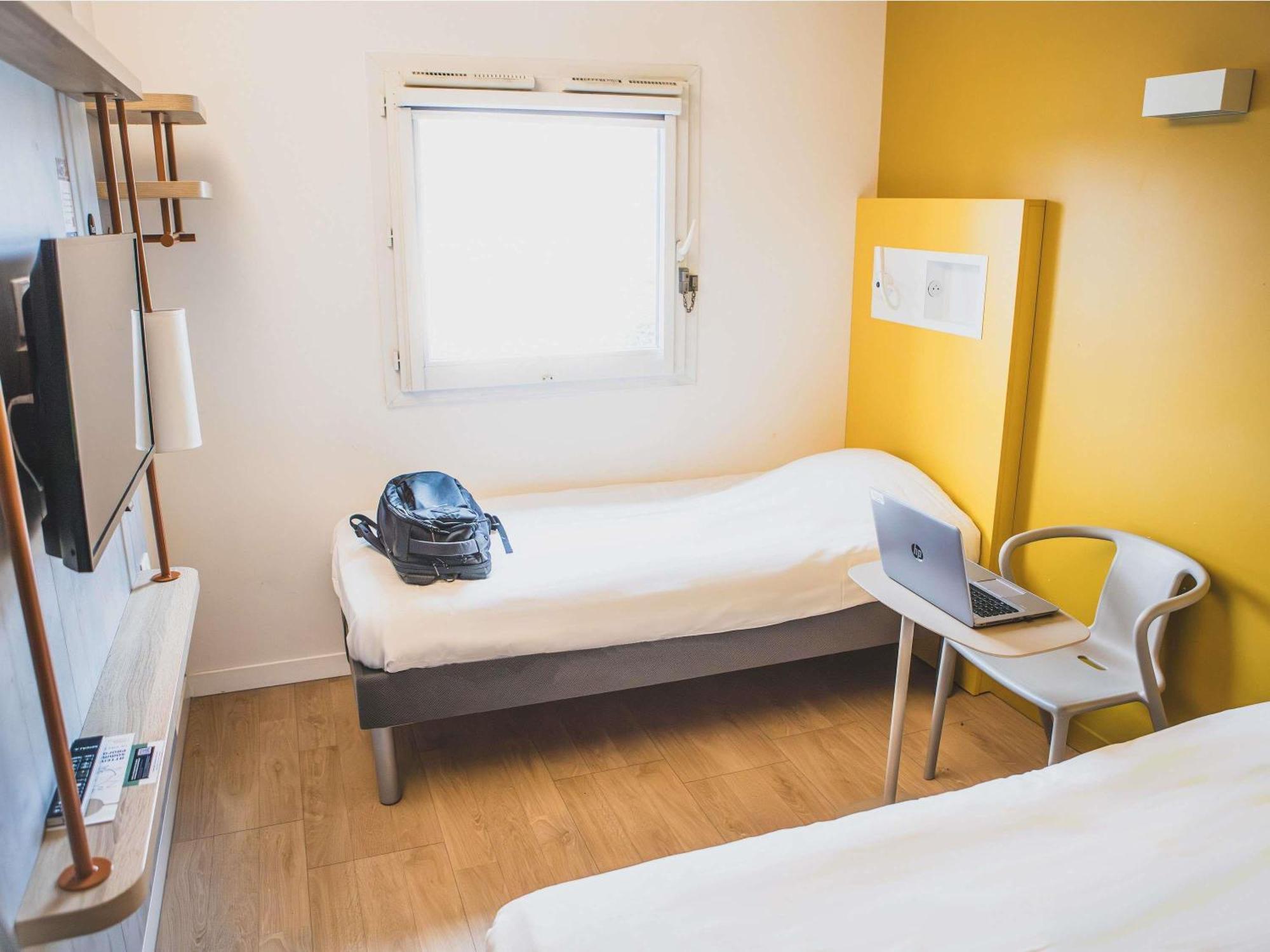 Chambre Double avec Lit Simple