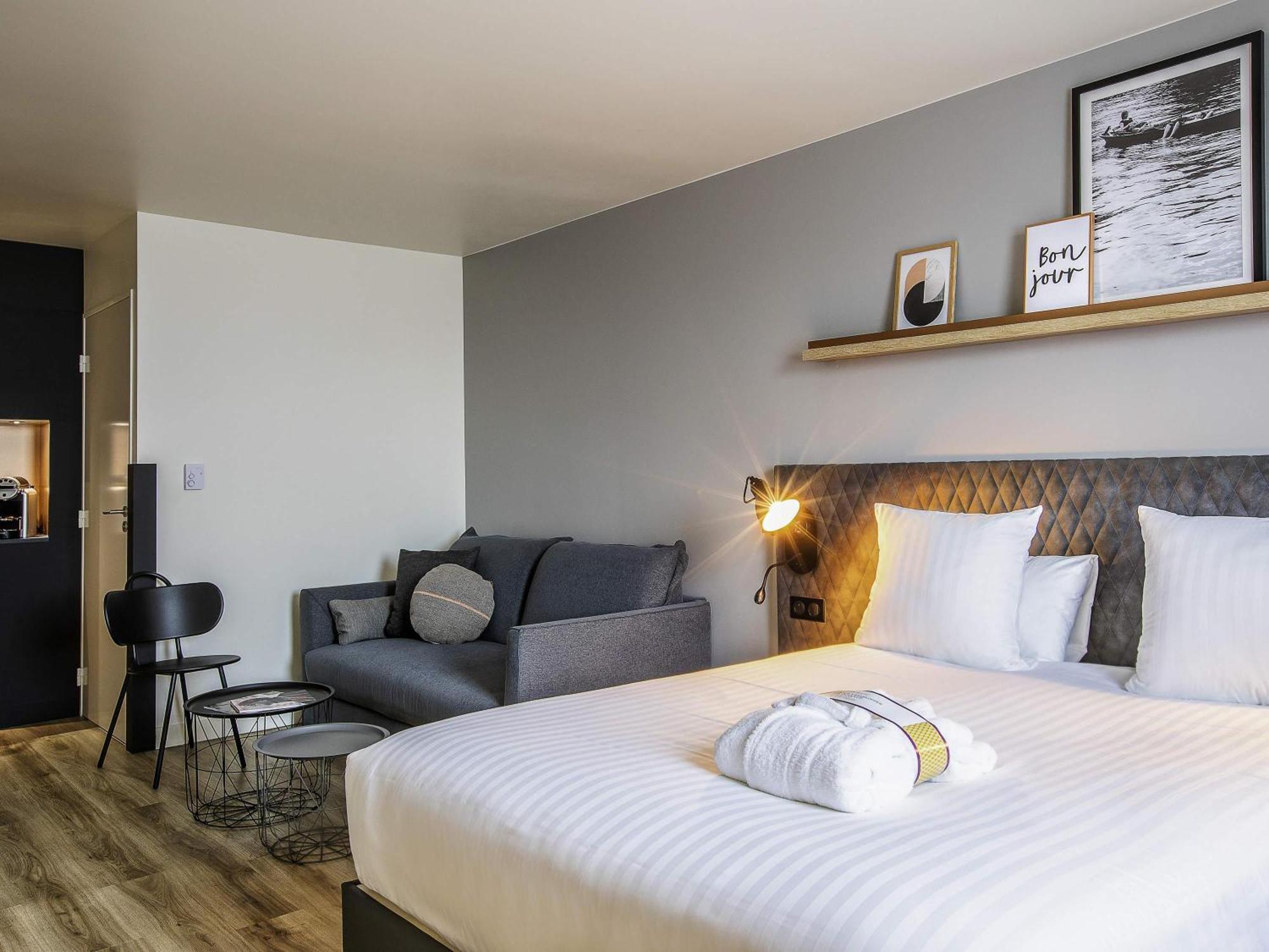 Junior Suite One Double Bed Sofa Bed