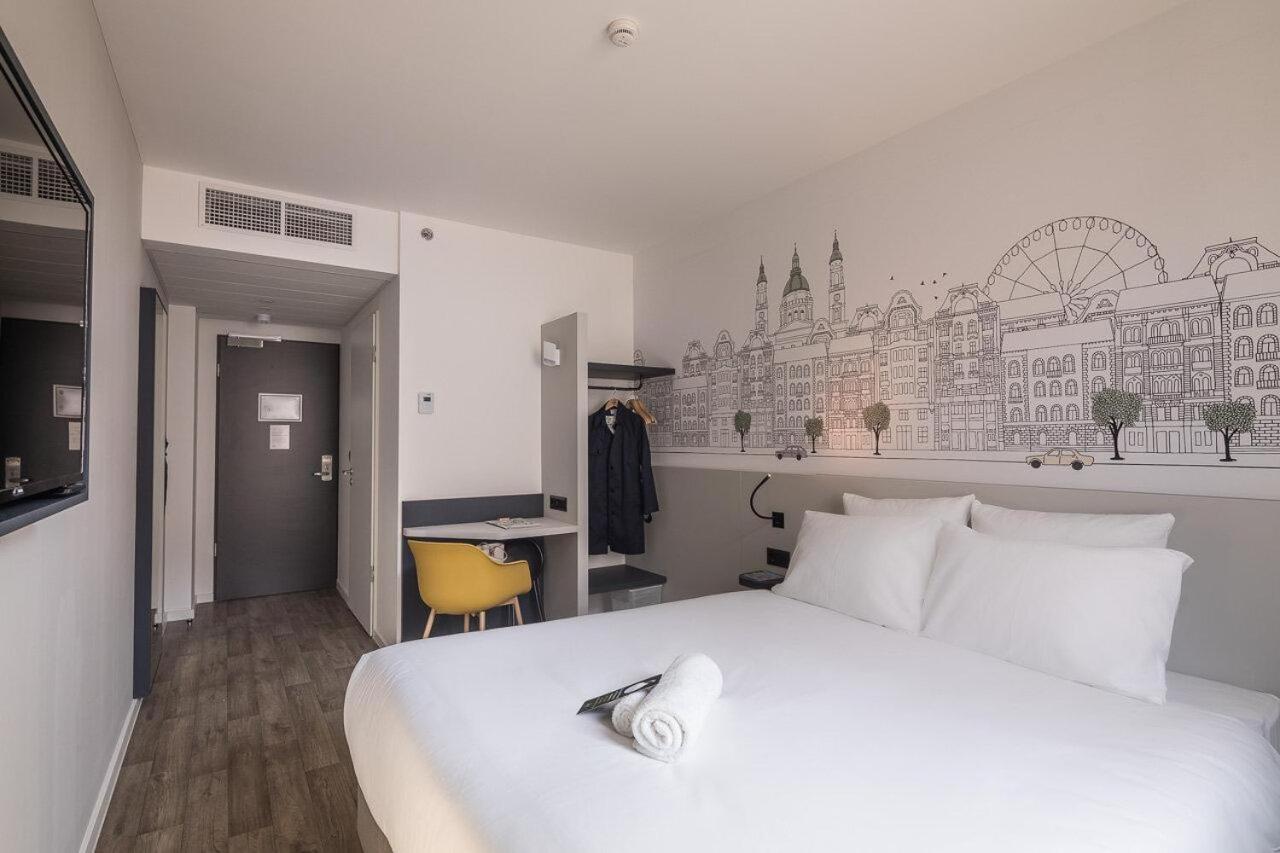 Quarto Duplo