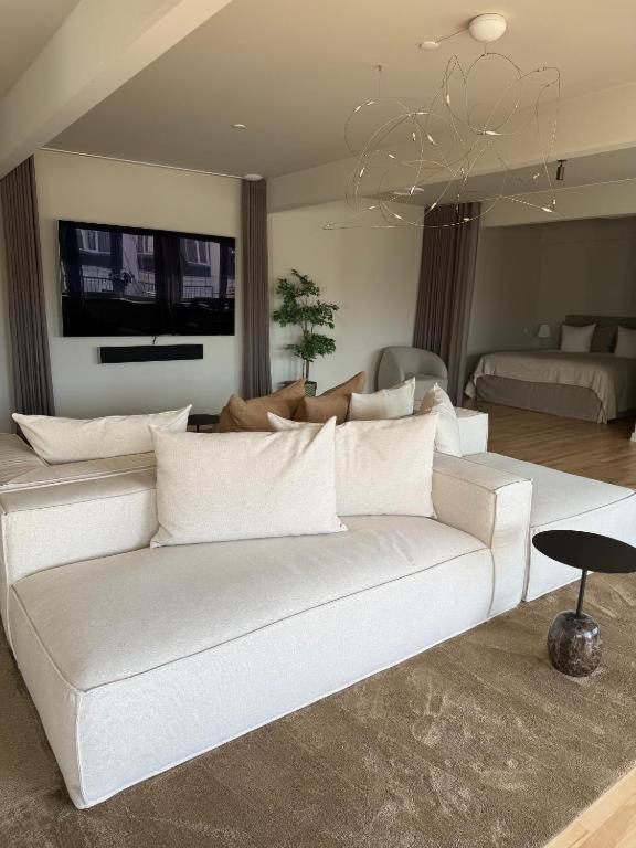 Suite Balcony,1739724441:JPEG