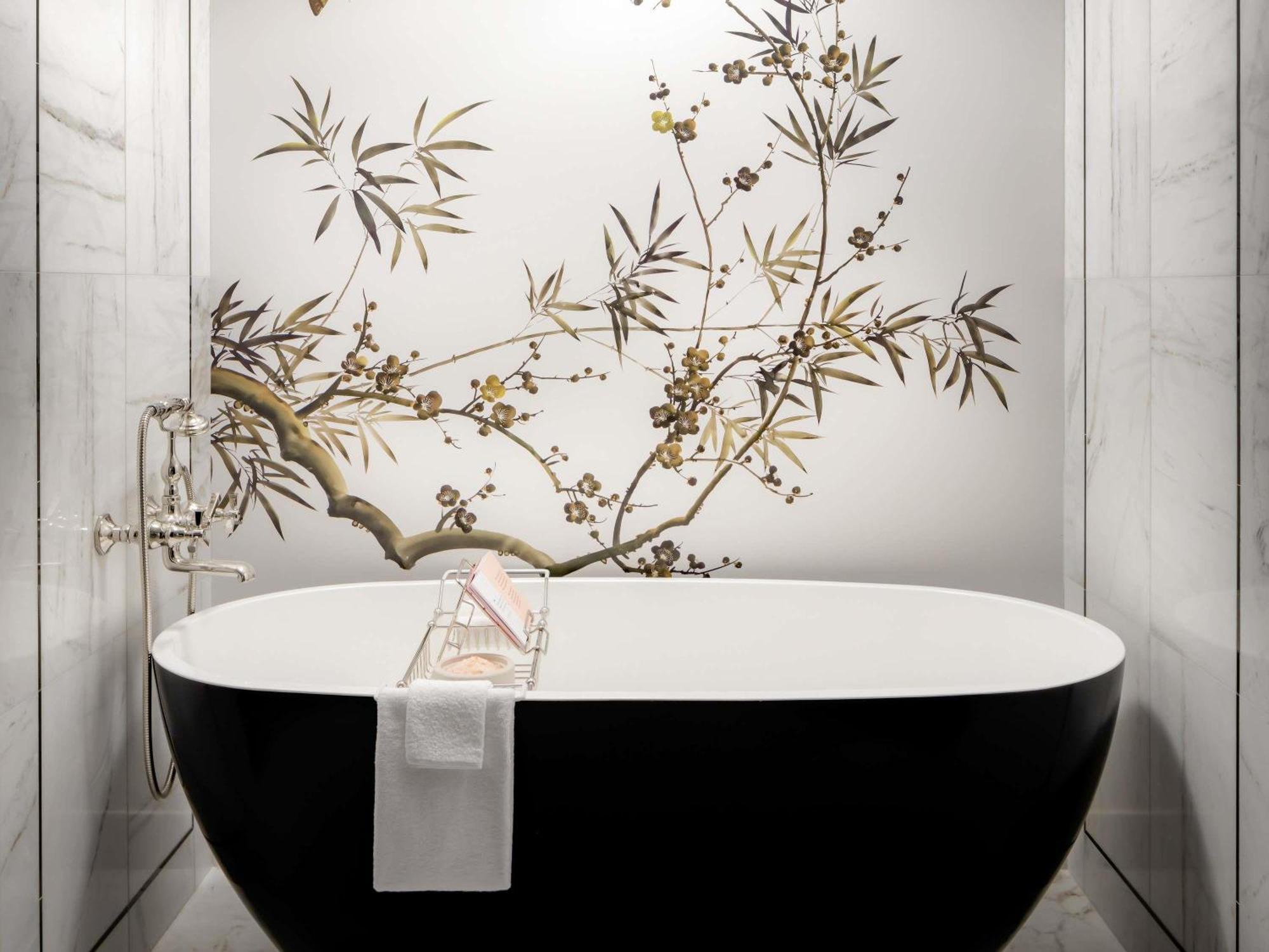 Premier King Room with Rain Shower and Soaking Tub,1739819204:JPEG