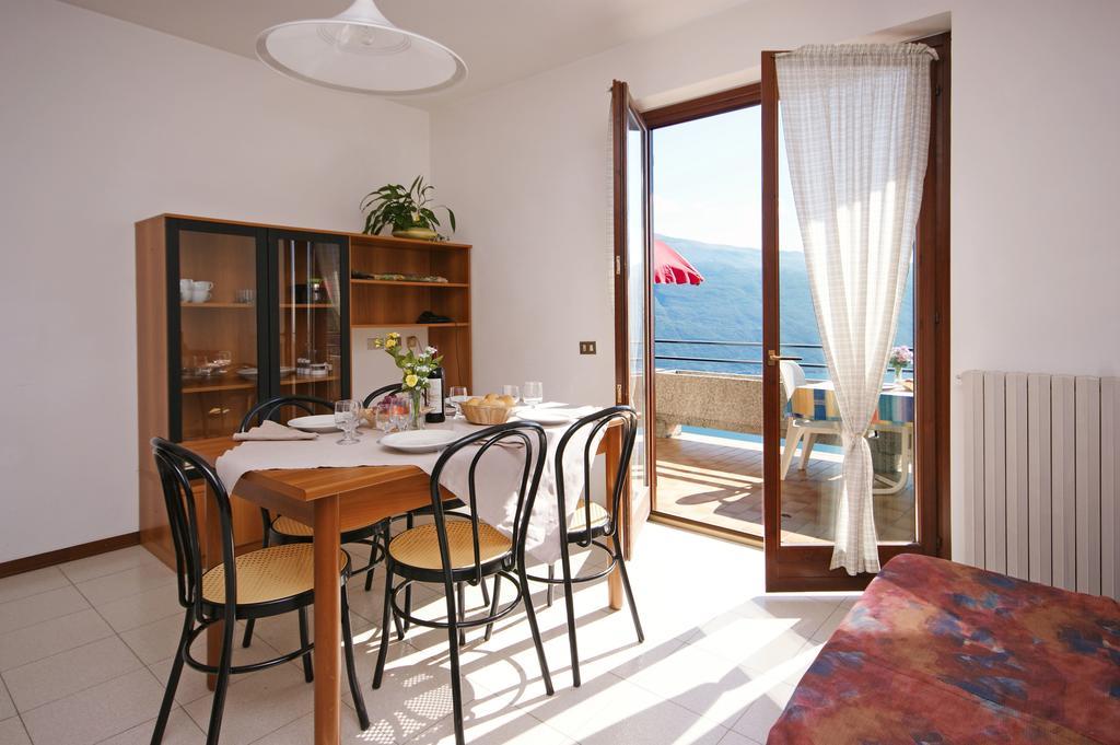 Tweepersoonskamer met 1 of 2 Bedden en Uitzicht op het Meer.