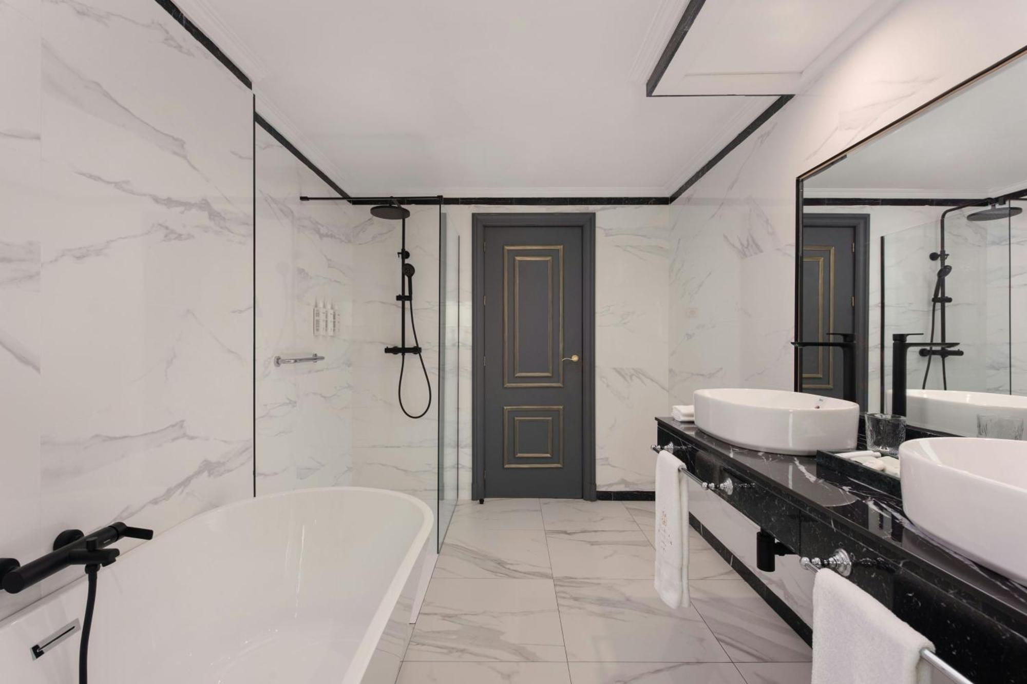 Tiffany 1 Bedroom Junior Suite 1 King City view,1742581149:JPEG