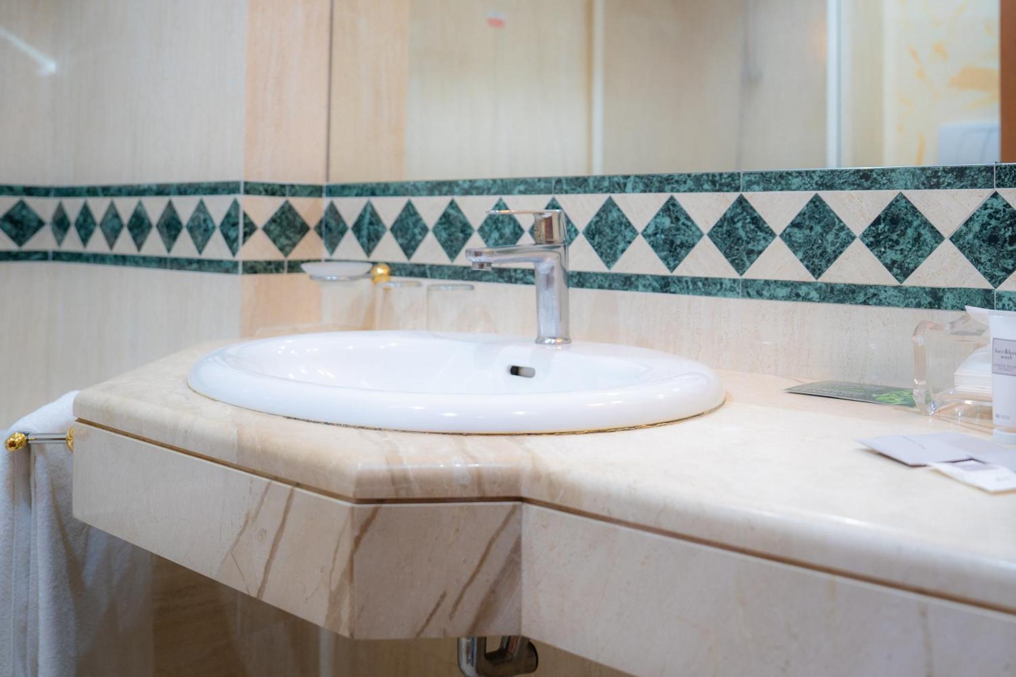Quarto com 2 Camas de Solteiro