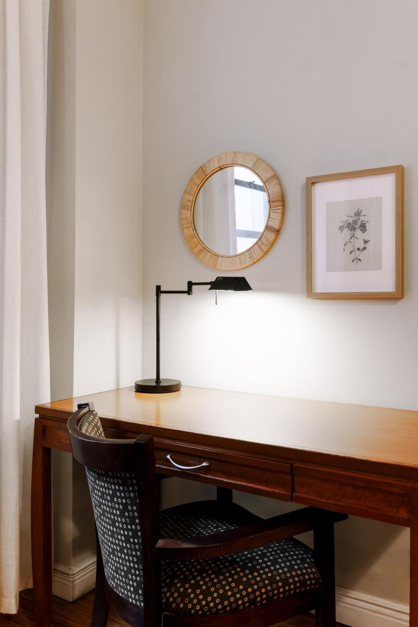 The One-Bedroom Queen Apartment,1742593195:JPEG