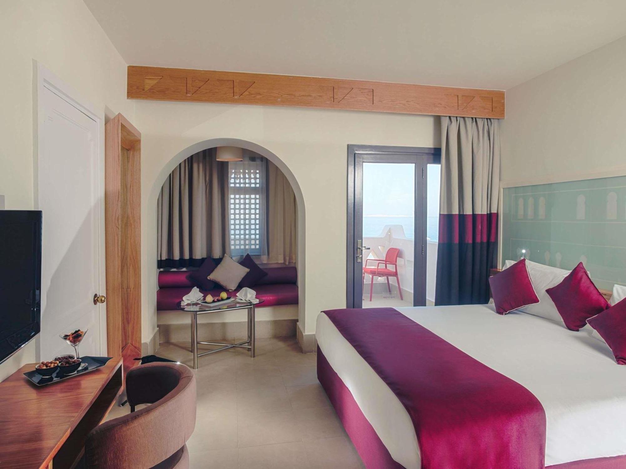 Standaard Kamer met Kingsize Bed en Uitzicht op Zee