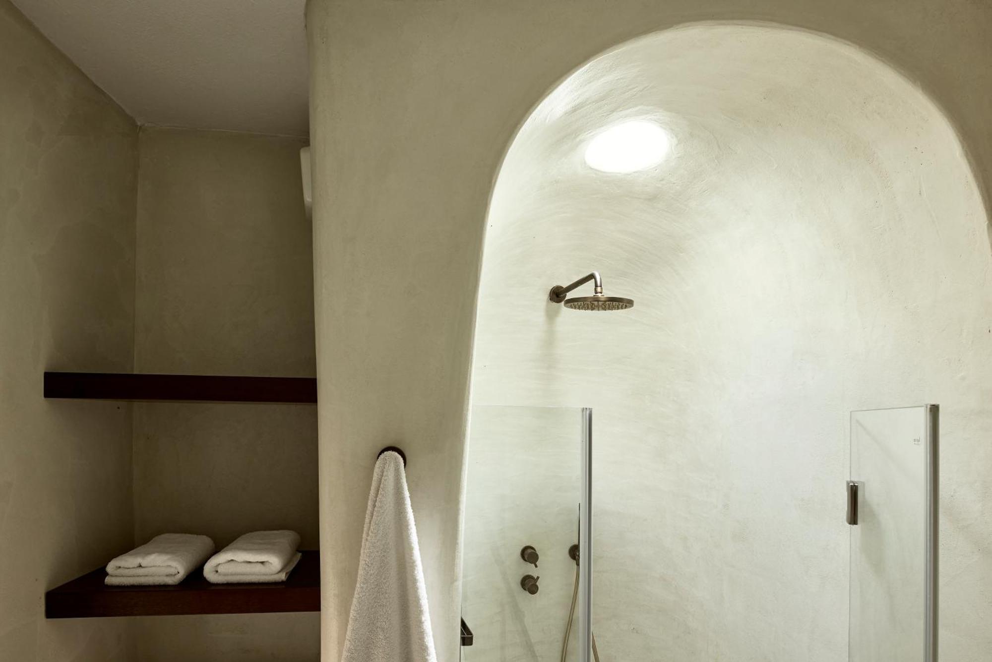 2-Bedroom Maisonette Sea View with Private Hot tub & Steam Shower